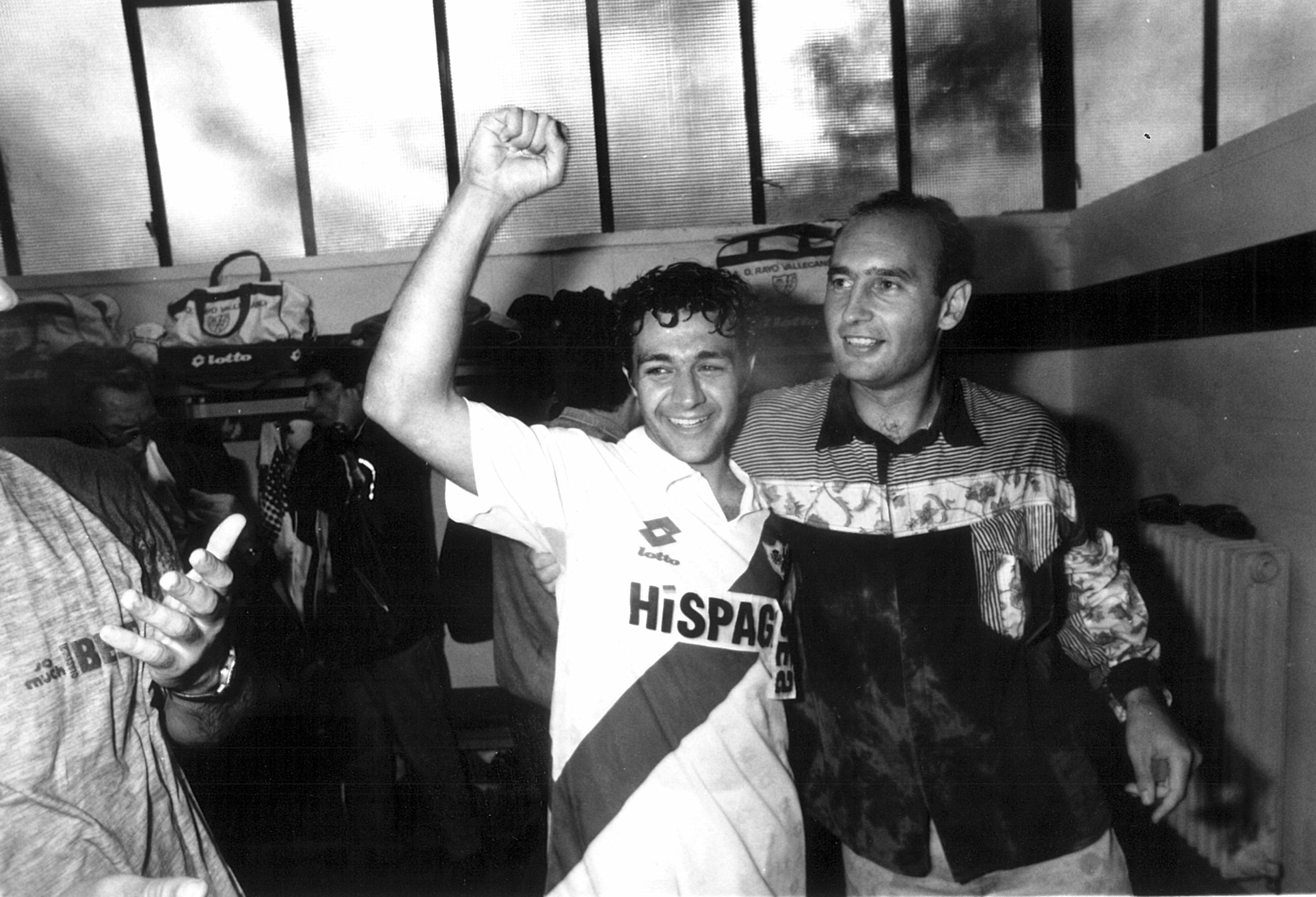 Pedro Riesco celebra el ascenso del Rayo en 1992.