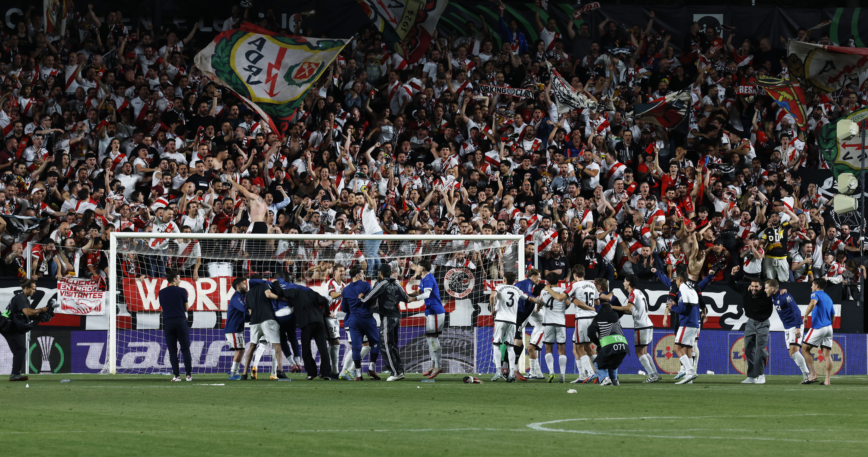 Estadio de Vallecas en el partido de Conference League contra el Estrasburgo