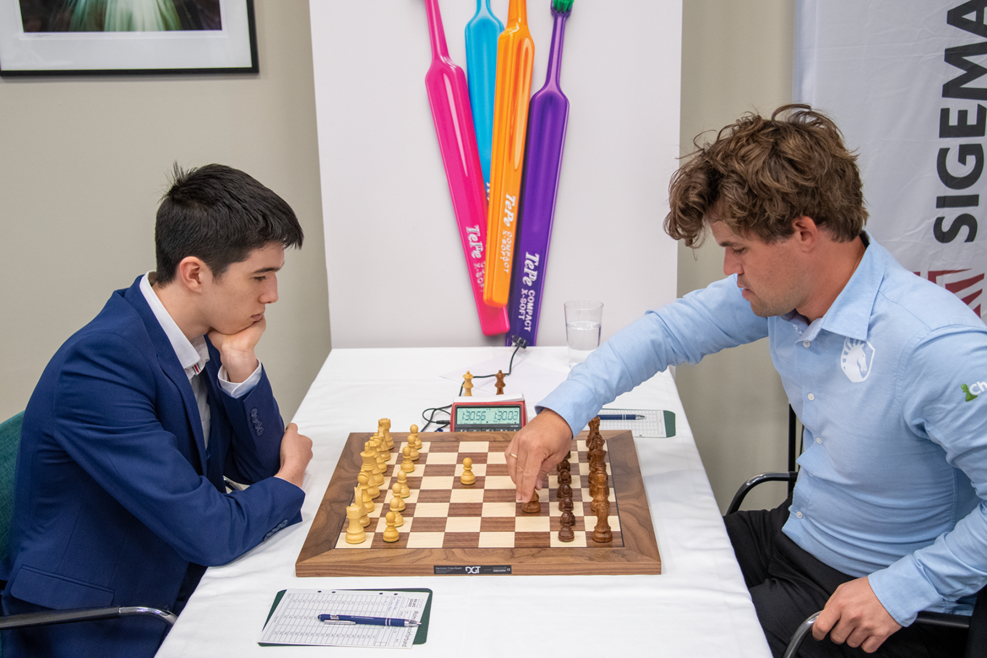Magnus Carlsen durante su partido de hoy frente a Andy Woodward.