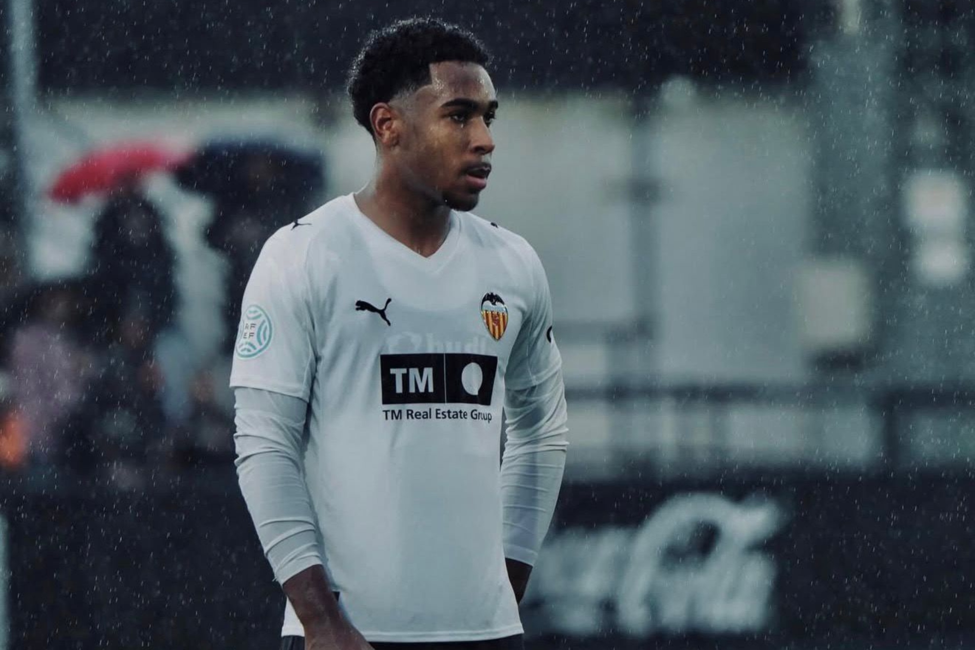 Aaron Mayol durante un partido con el Mestalla.