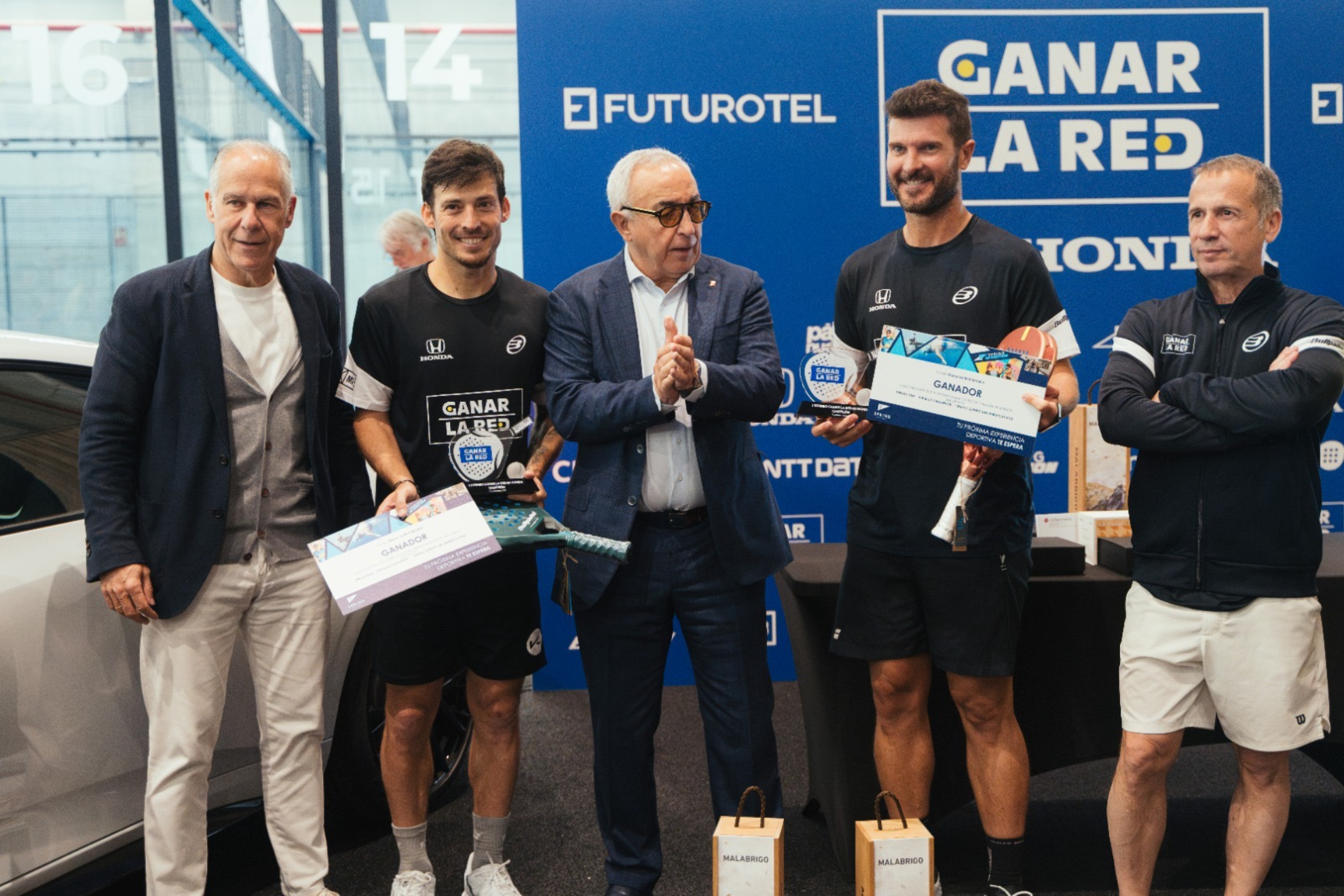 David Silva y Quini recogiendo el premio de 'Ganar la Red'.