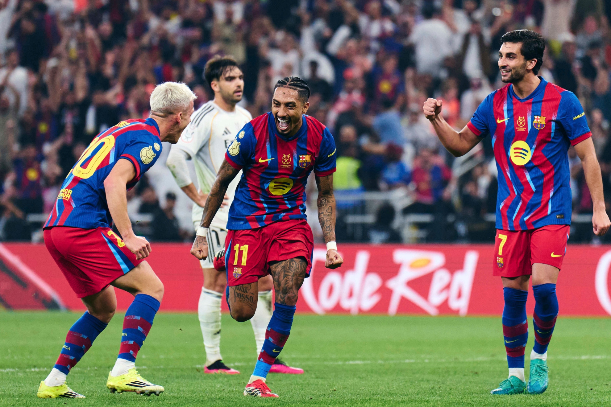 Los jugadores del Barça celebran un gol en la última Supercopa.