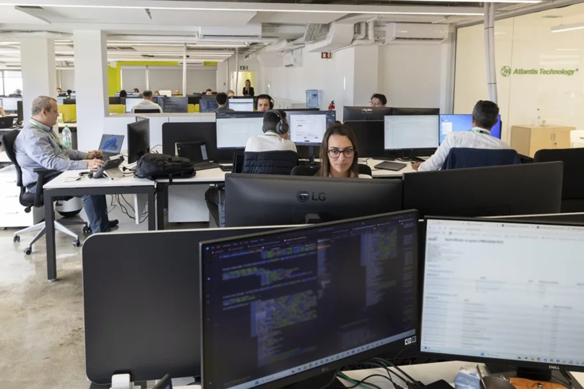 La empresa está obligada a informar a los empleados con contratos temporales de la existencia de vacantes