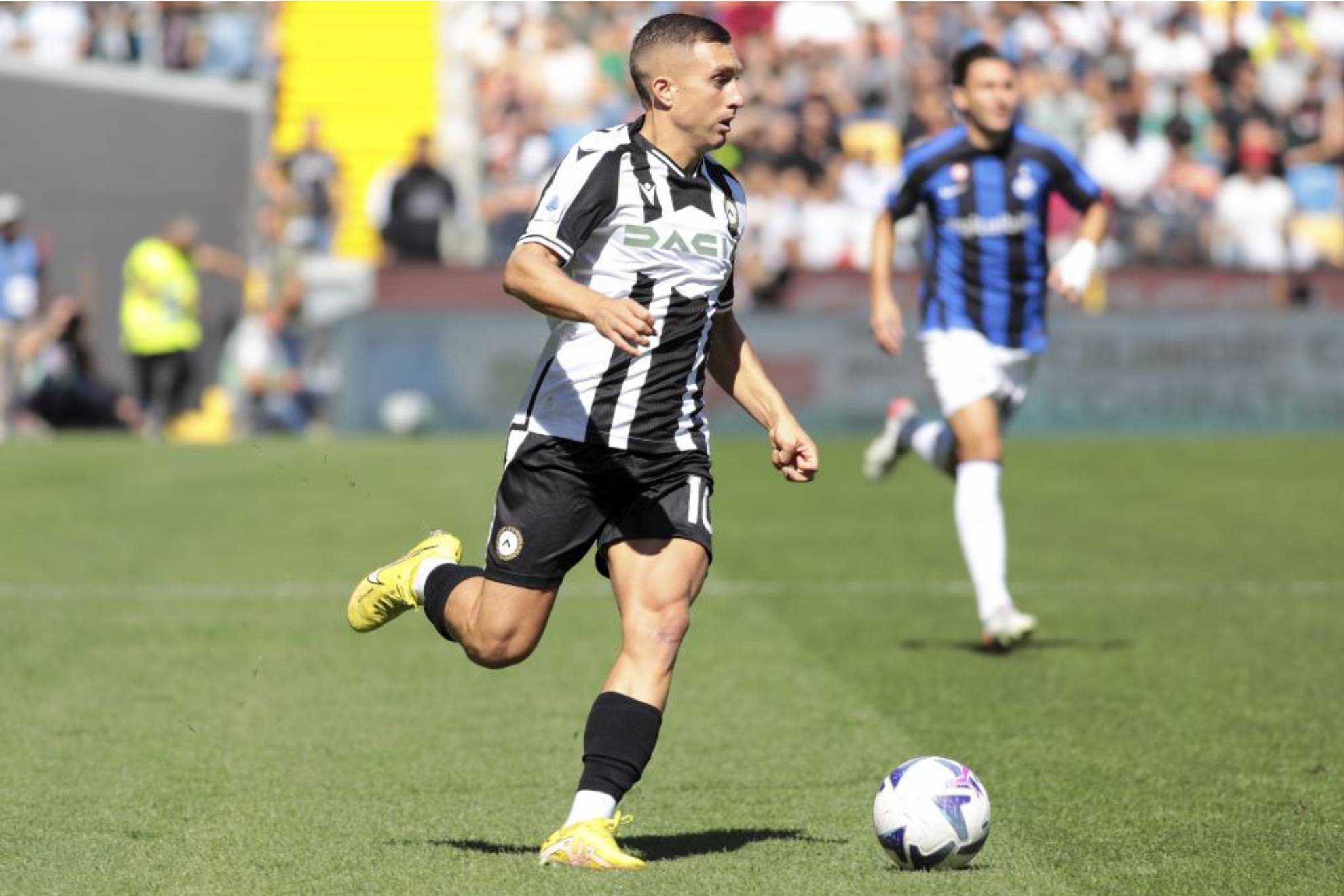Deulofeu, durante un partido con Udinese
