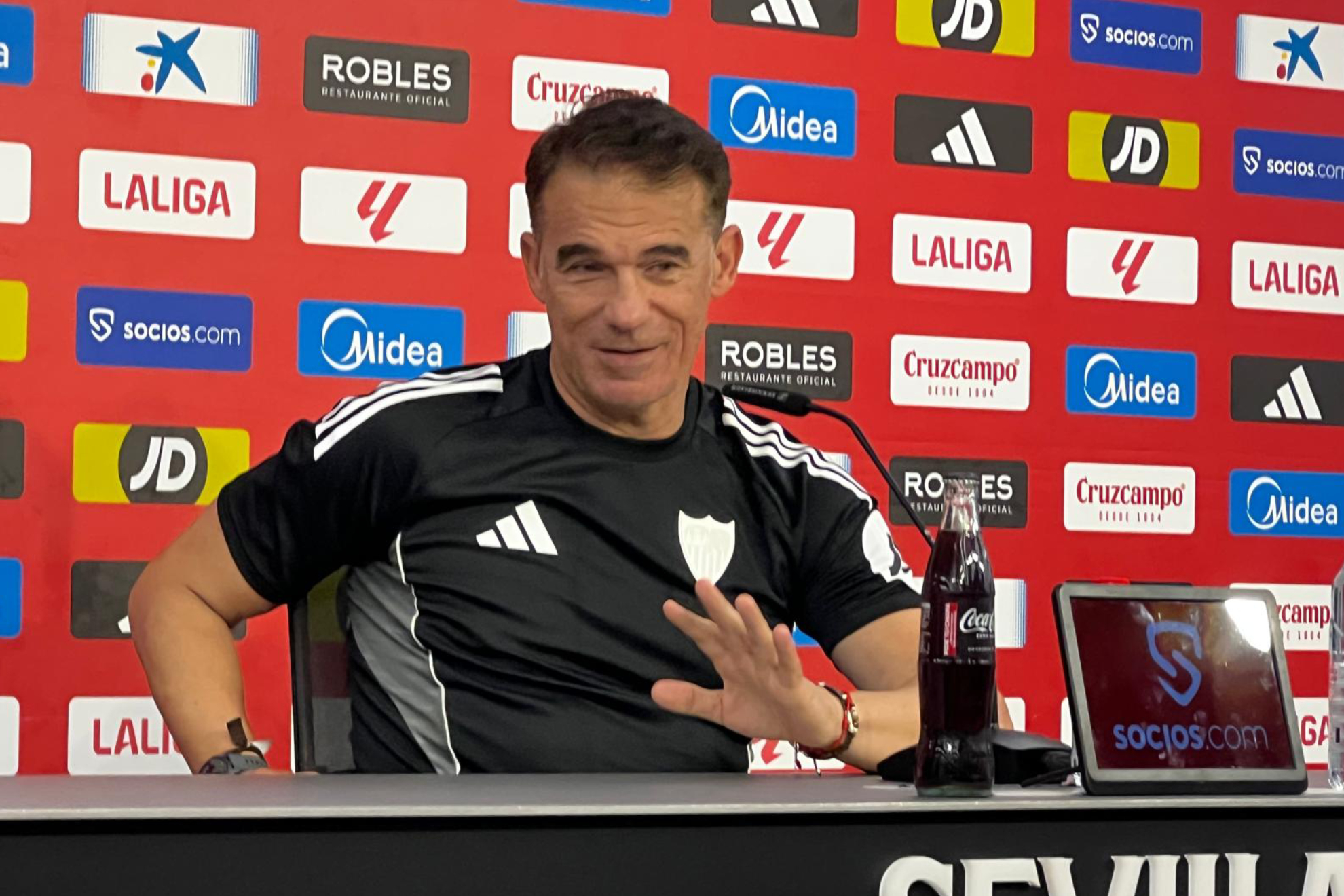 García Plaza, técnico del Sevilla, en la sala de prensa del Sánchez-Pizjuán