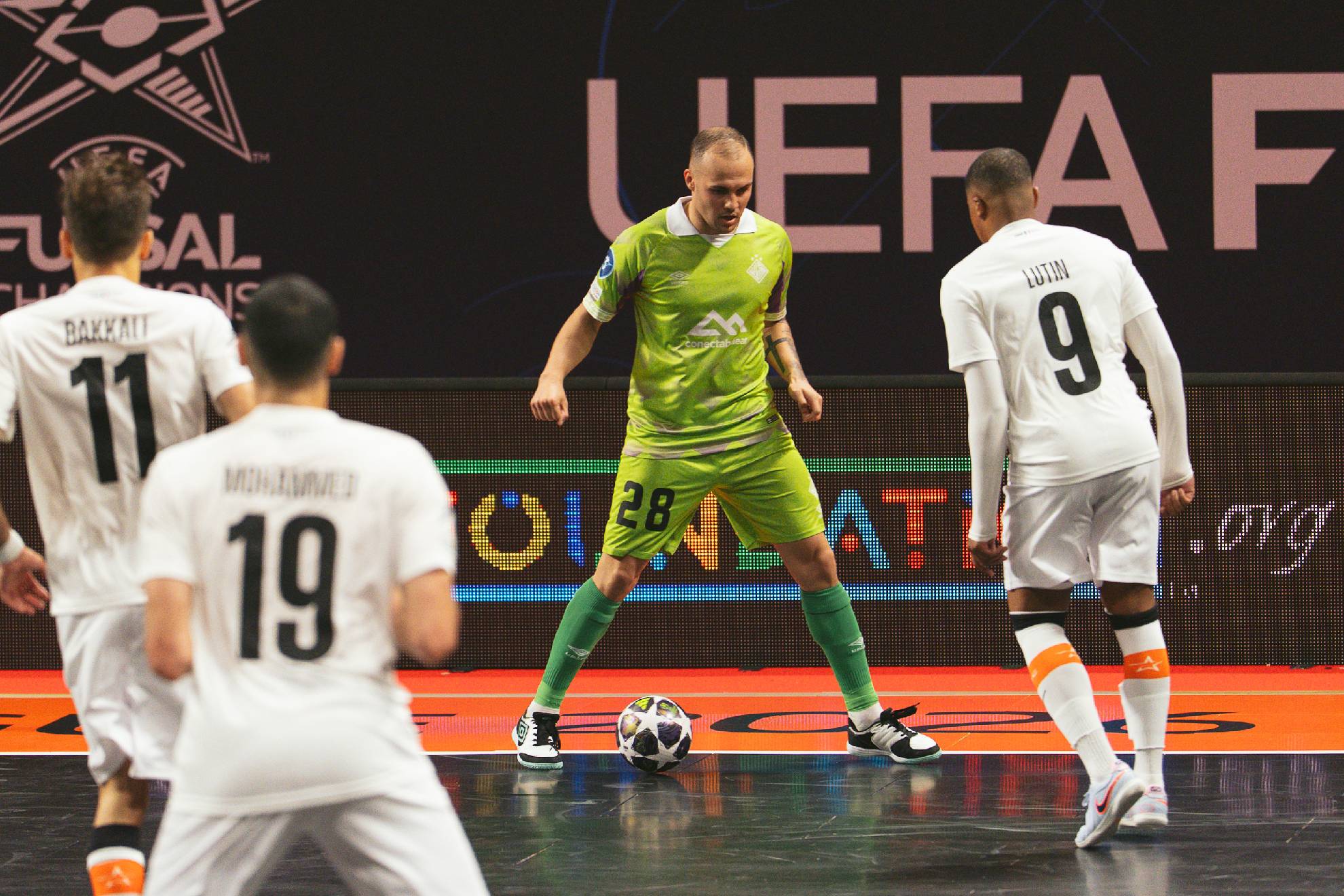 Fabinho, ante Bakkali, Mohammed y Lutin
