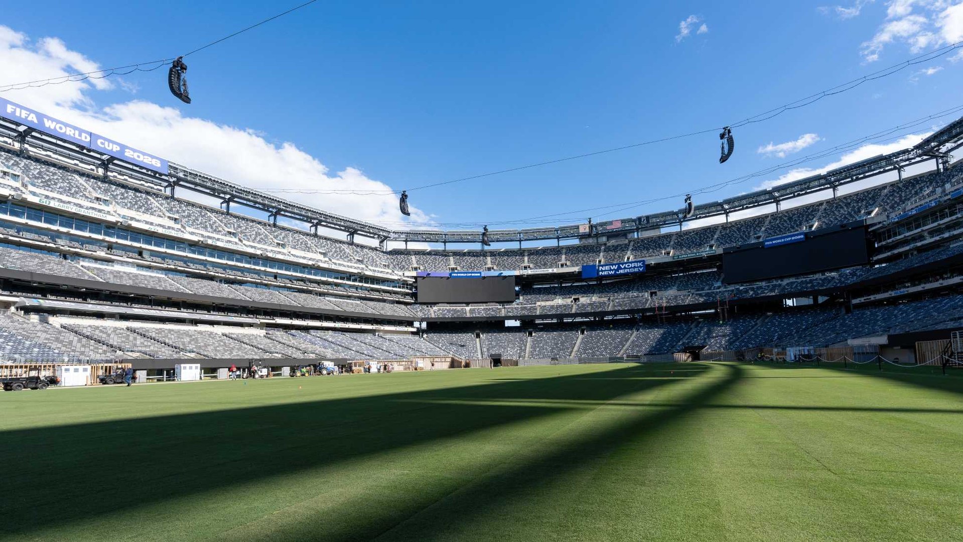 El estadio MetLife de la sede de Nueva York/Nueva Jersey comenzó su puesta a punto para el Mundial de este verano que incluye la instalación del césped donde se jugarán ocho partidos, incluida la final el 19 de julio.