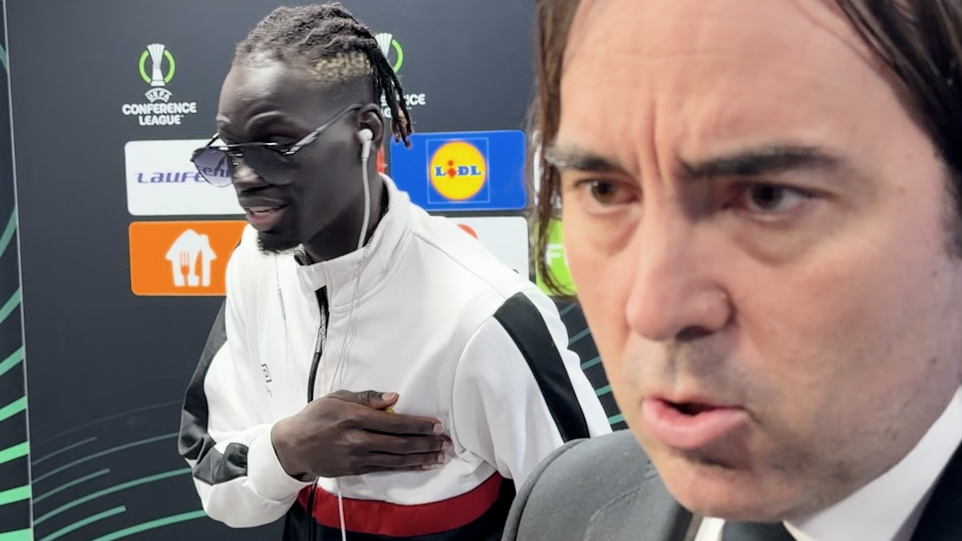 Mientras que el presidente comparecía en zona mixta apareció el jugador rayista para vacilarse exigiéndole la prima por pasar a la final
