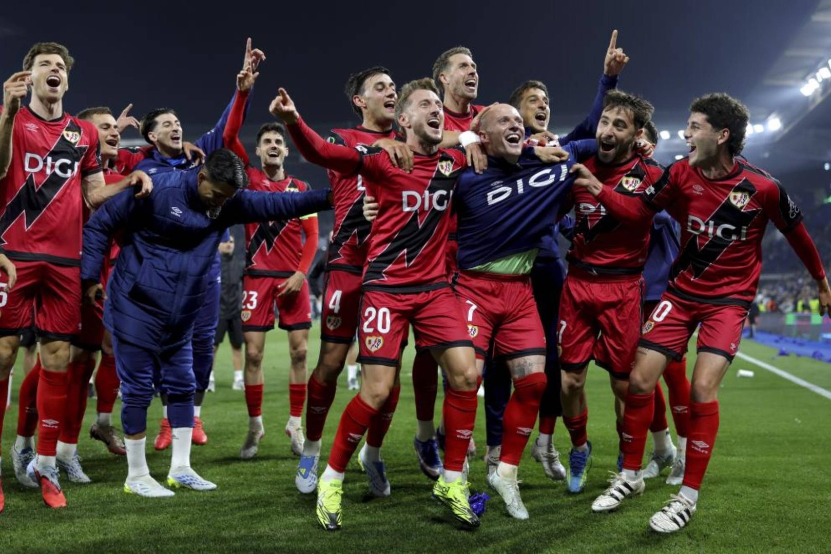 El presentador de La Pizarra analiza el éxito del Rayo Vallecano, tras meterse en la final de la Conference League.