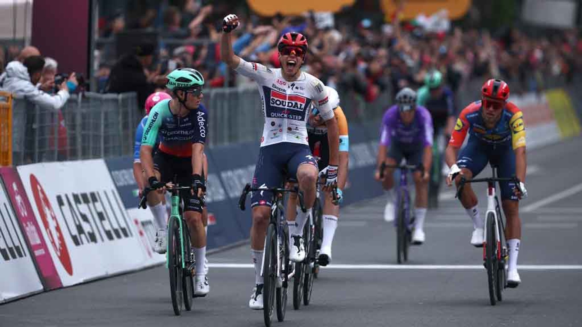 El del Soudal se lleva el triunfo tras un caótico sprint final