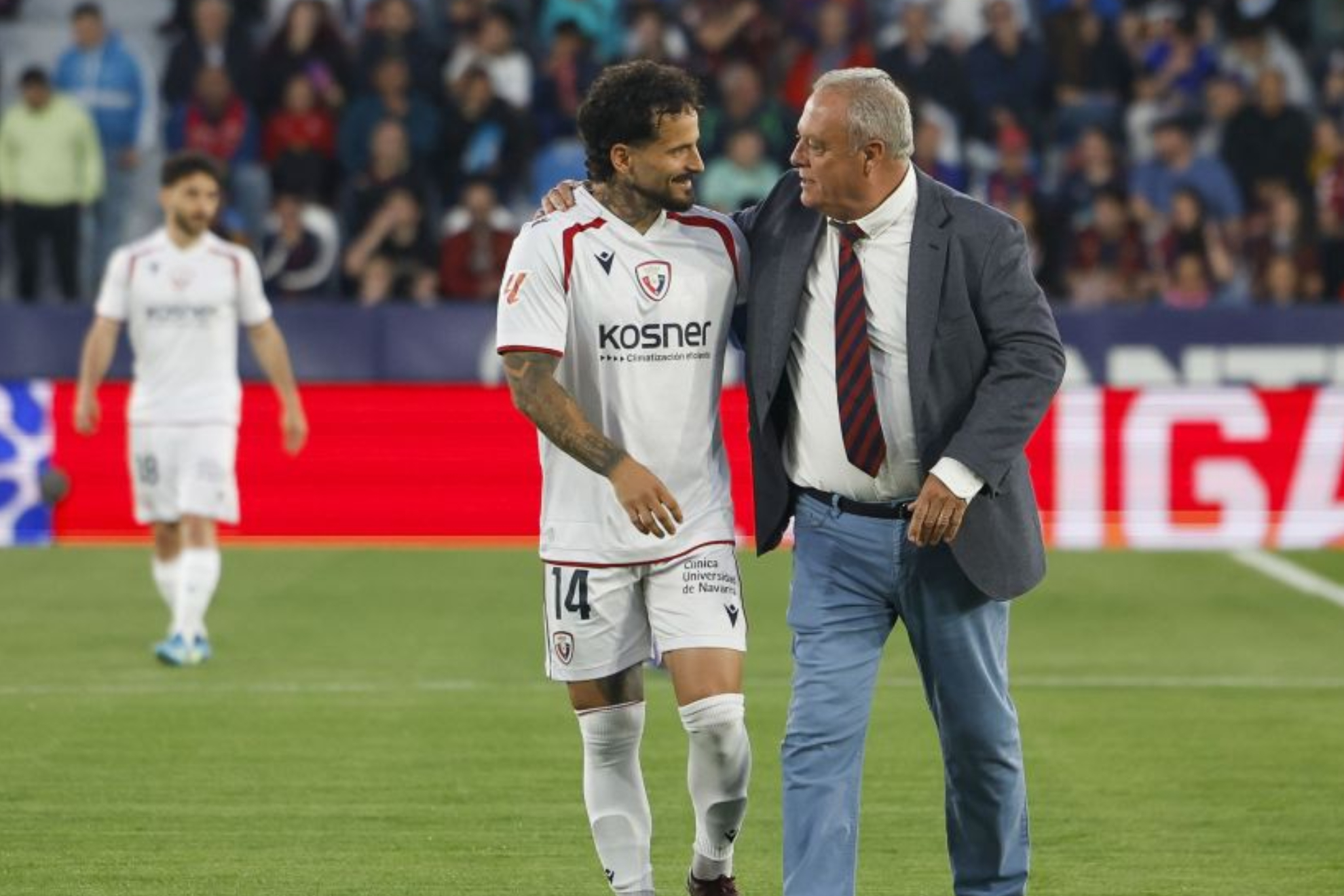 Rubén García saluda a Raimon.