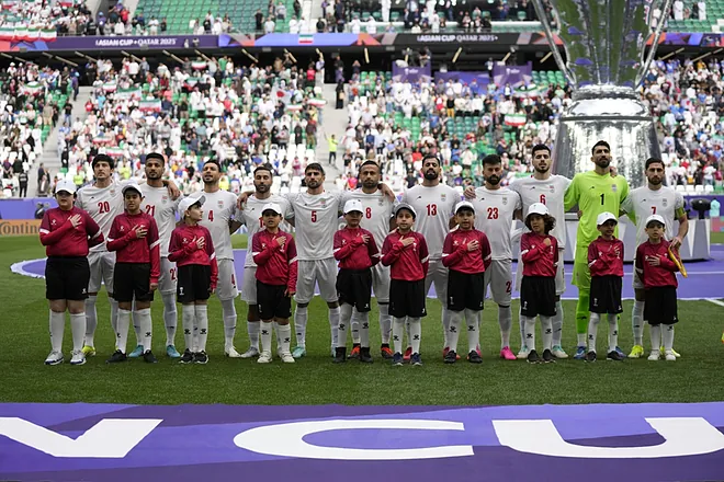 Una formación de la Selección de Irán en un partido de eliminatorias.