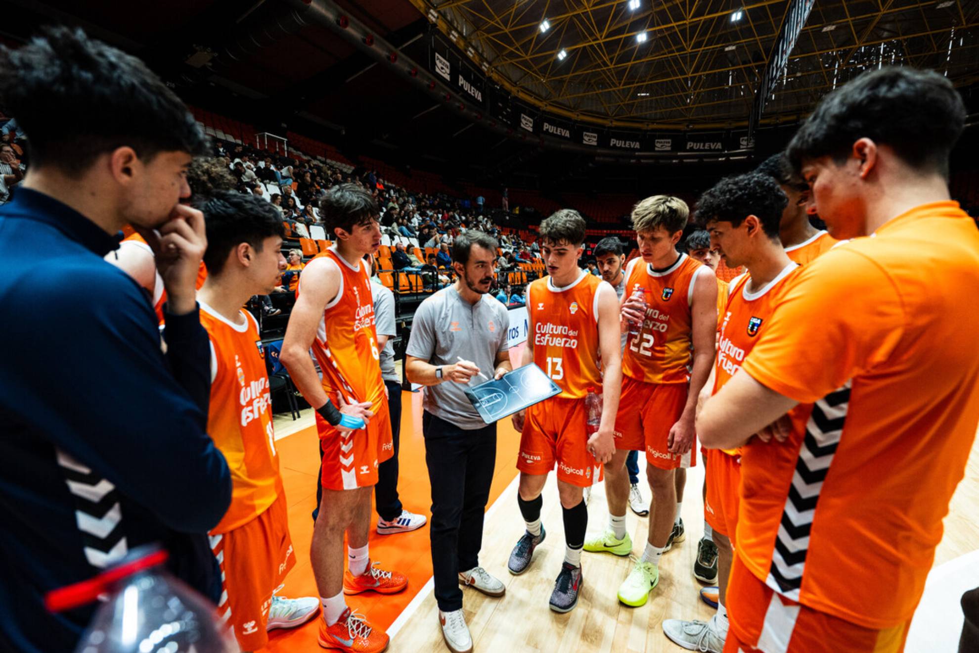 Los chavales del filial del Valencia, en el play in de la Liga U ante el Gran Canaria.