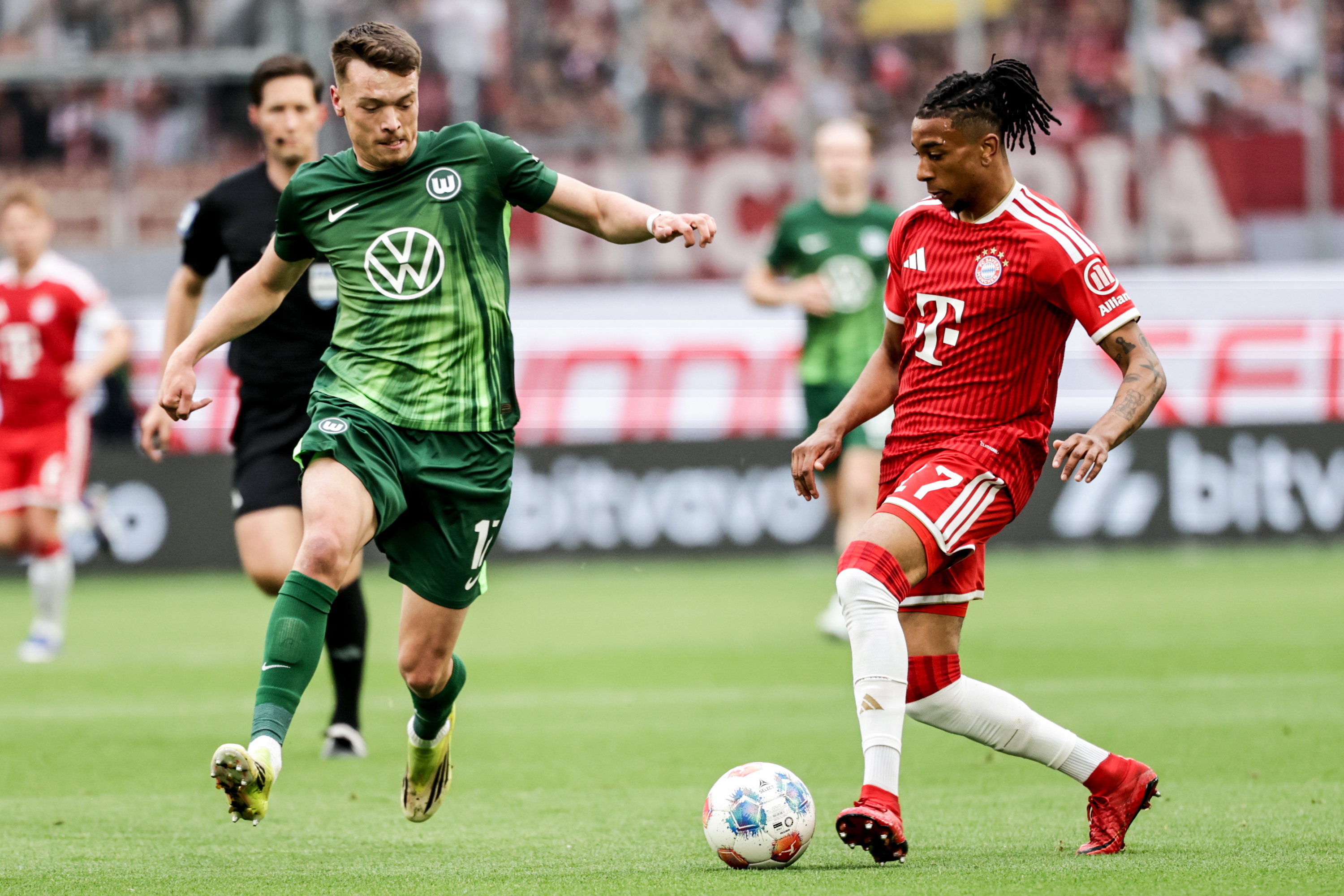 Olise marca y da la victoria al Bayern