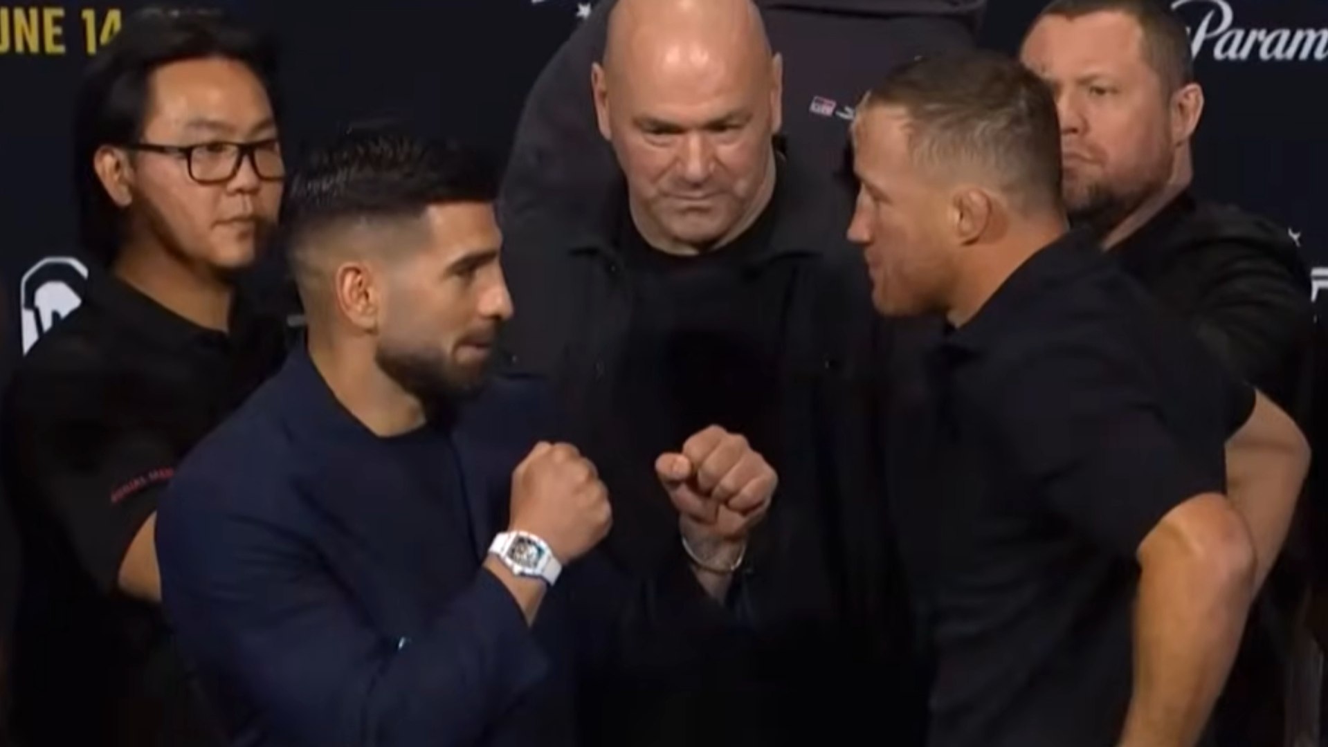 El 'Matador' retó a su rival con una pose de combate, pero no encontró respuesta de un sobrio Gaethje.