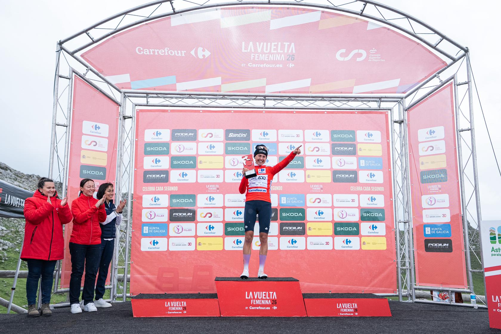 Paula Blasi, con el maillot rojo de campeona de LaVuelta.