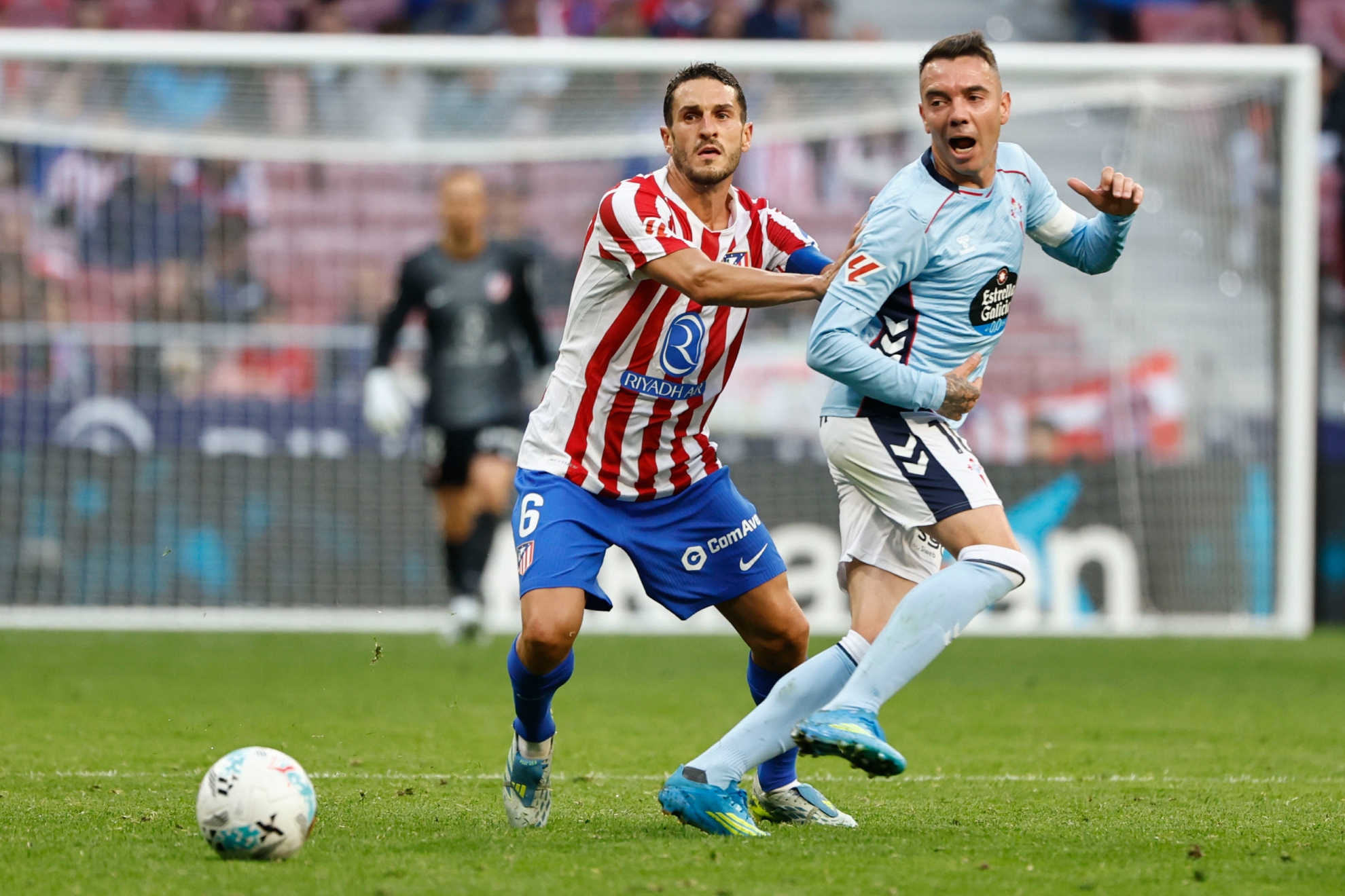 Aspas, con Koke, en el partido de ayer.