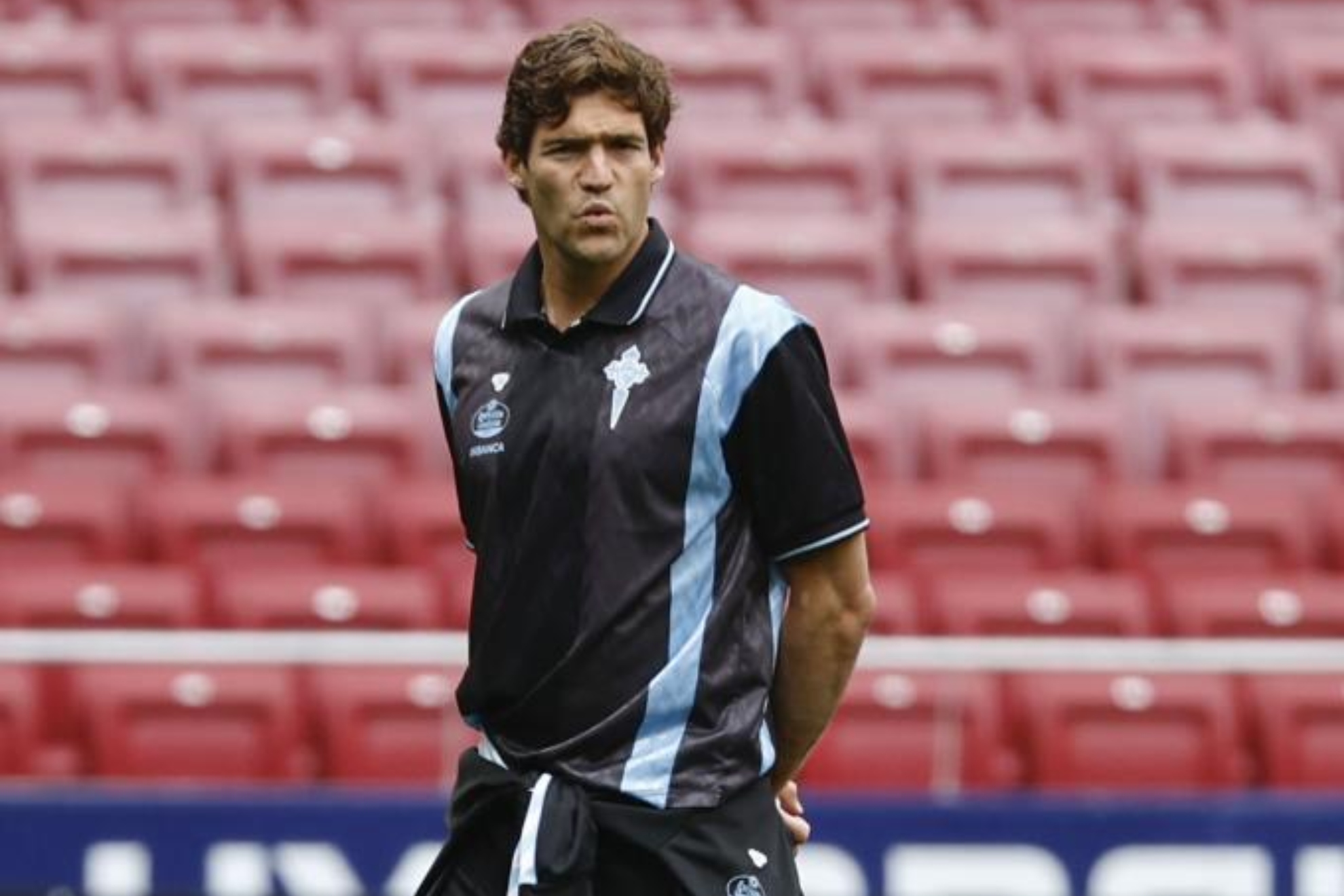 Marcos Alonso, en los momentos previos al partido de LaLiga ante el Atlético.