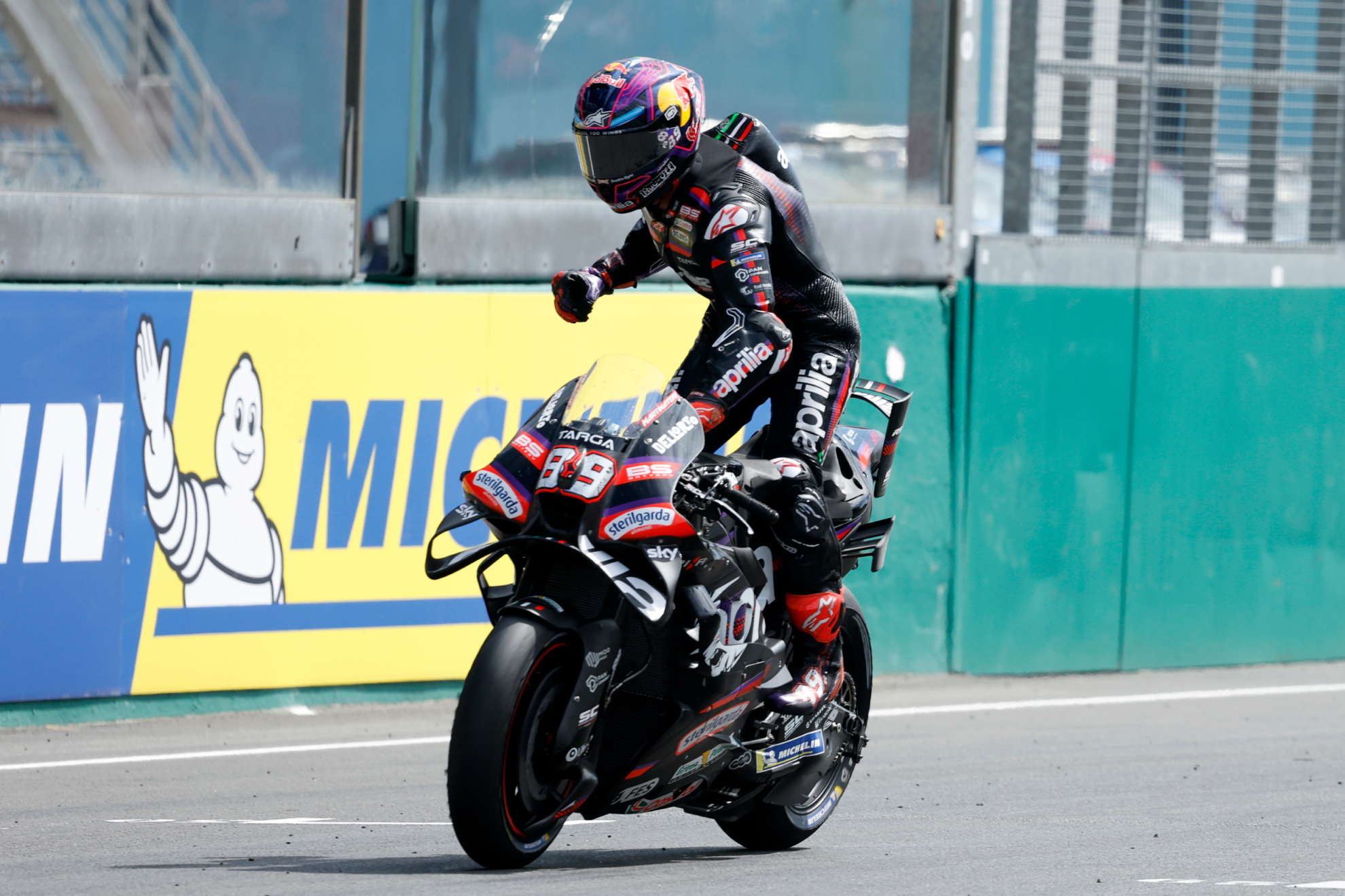 Jorge Martín celebra con rabia su triunfo en Le Mans.