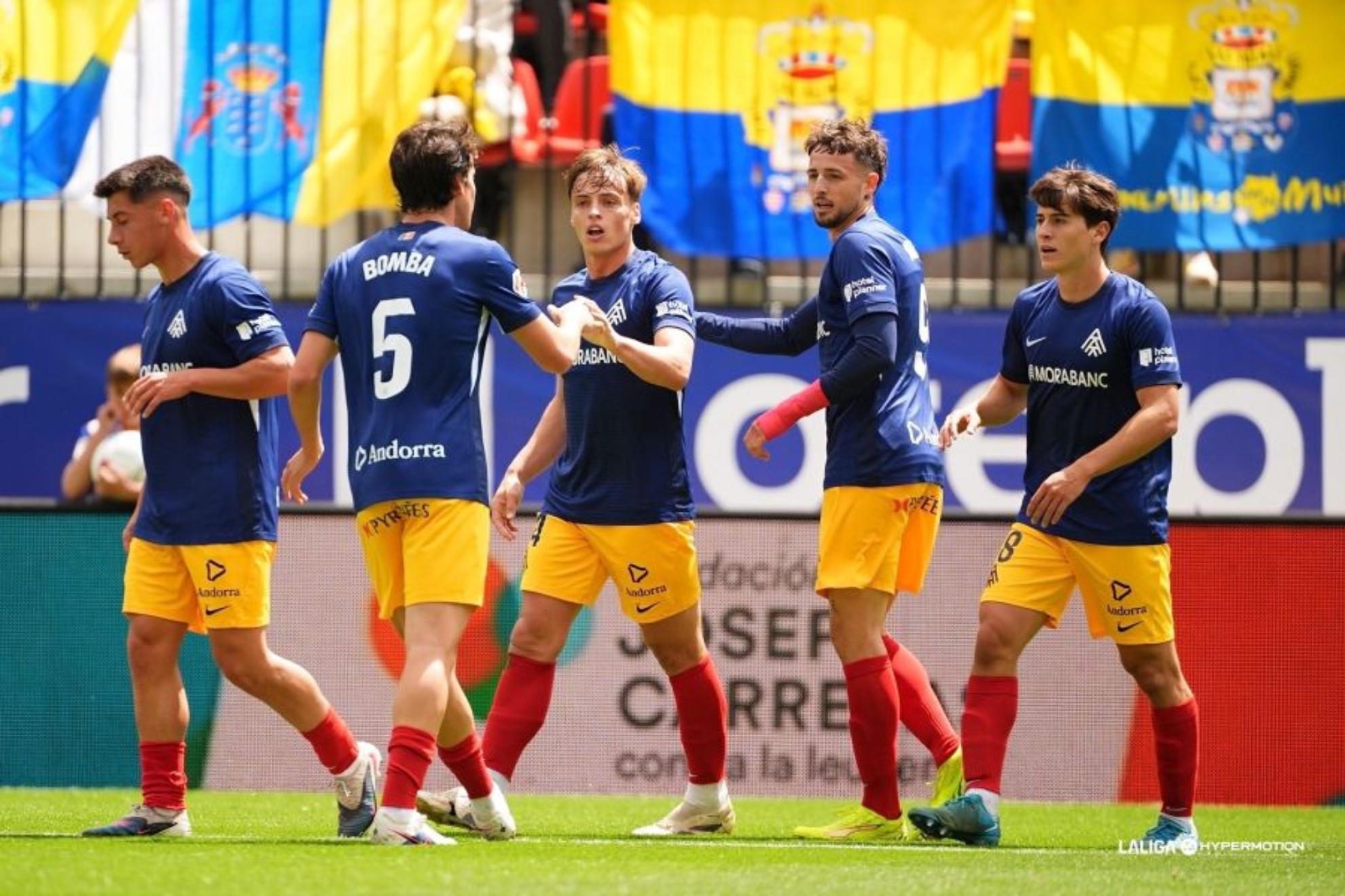 Los jugadores del Andorra celebran uno de sus goles a Las Palmas.