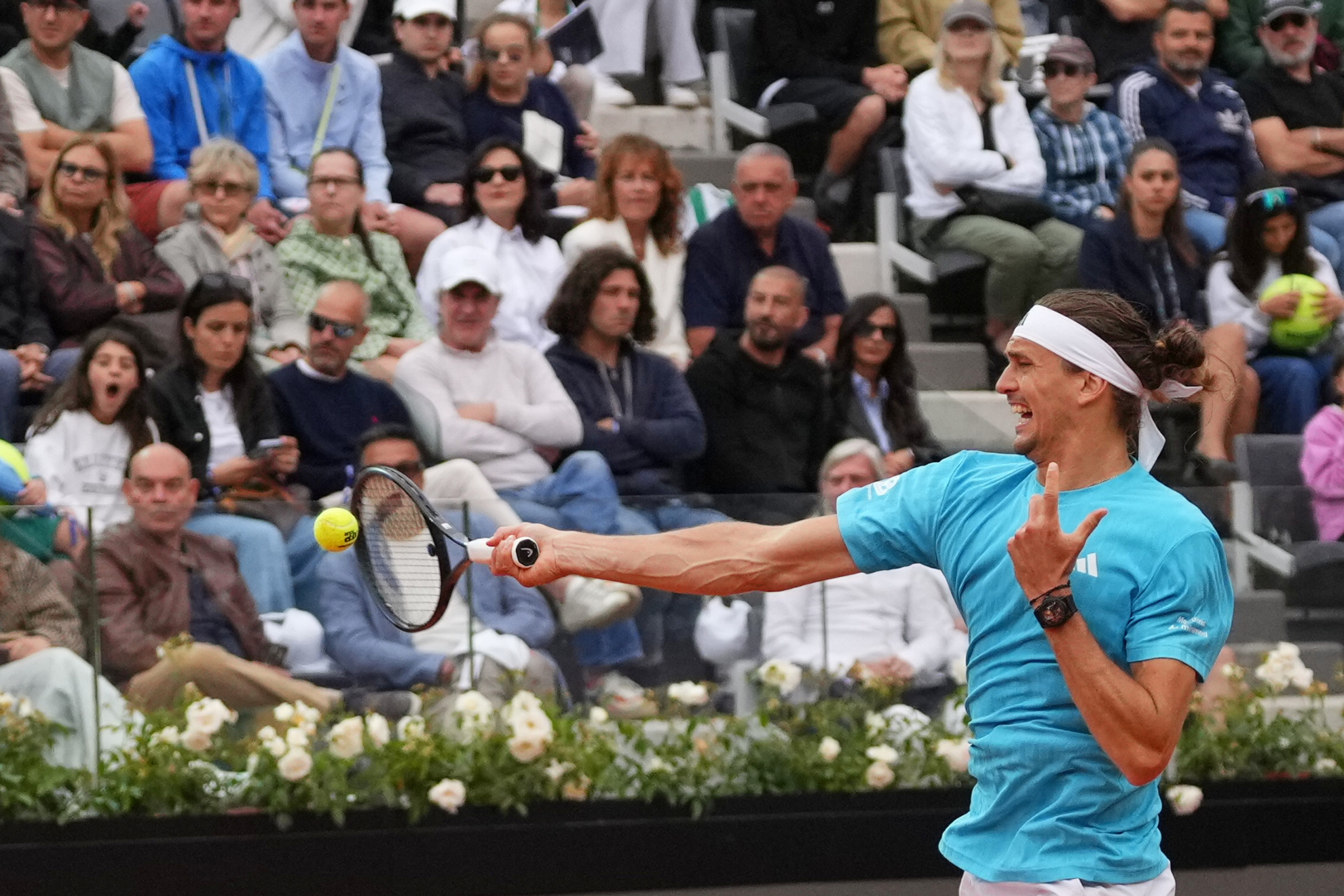 Alexander Zverev golpea la pelota en su partido frente a Alexander Blockx.