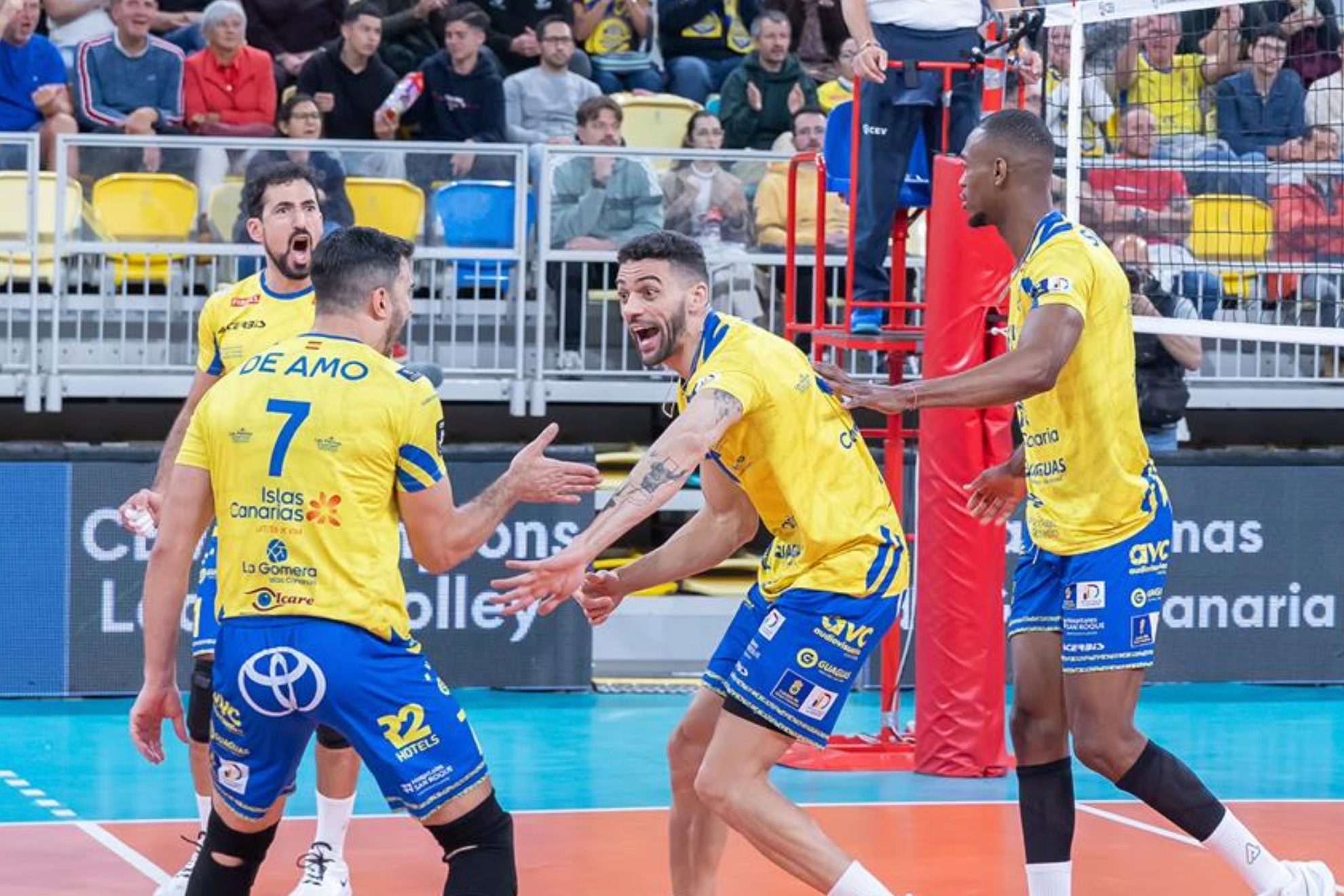 Los jugadores del Guaguas en un partido de Champions este año ante el Montpellier.