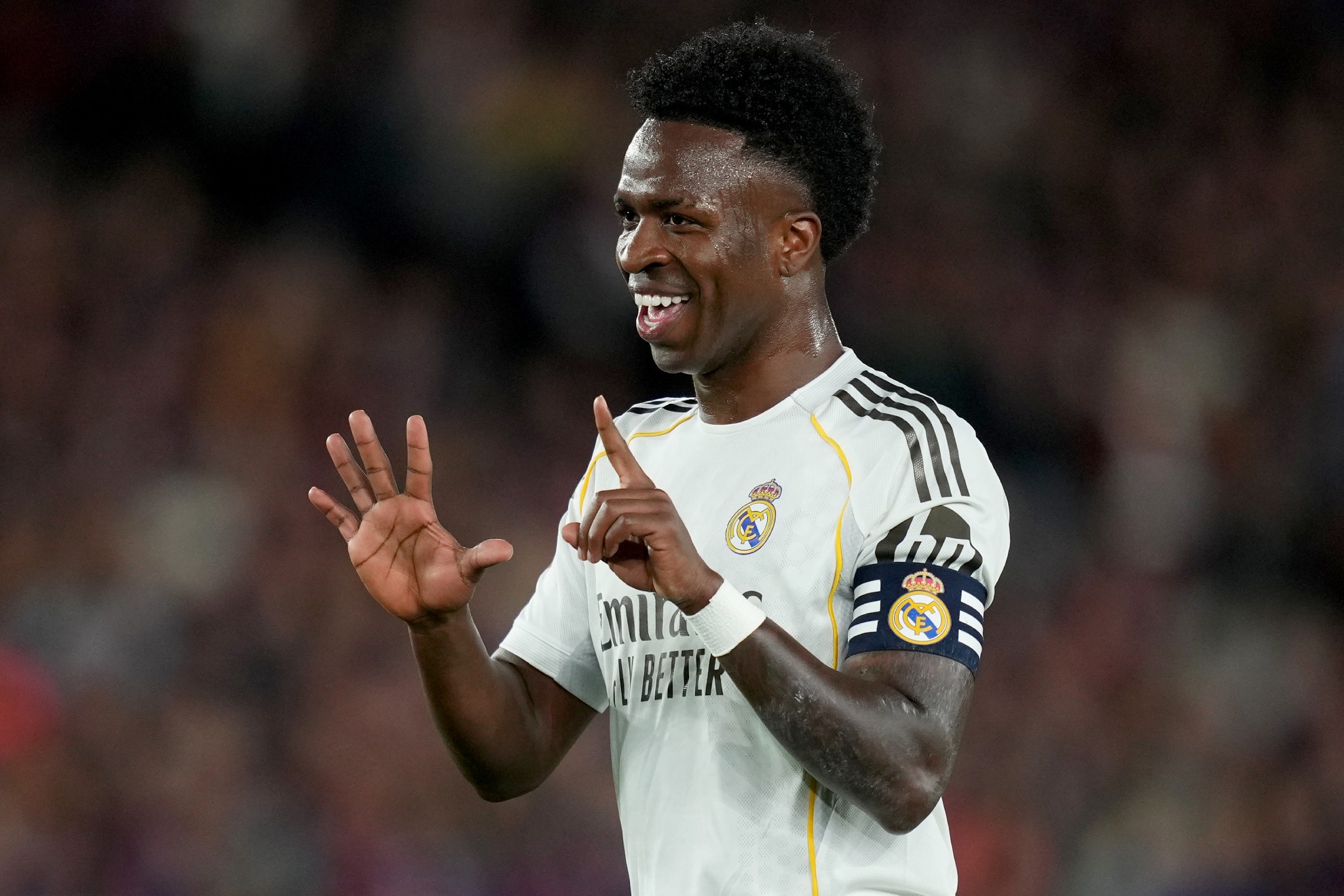 Vinicius, con el 15 en las manos.