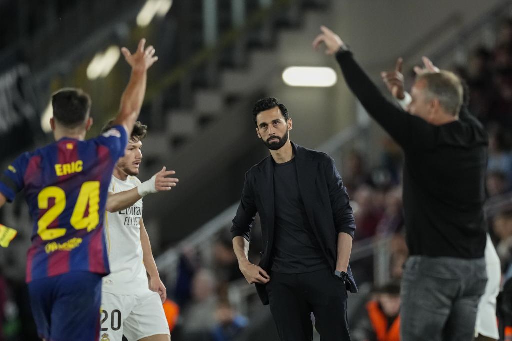 Arbeloa durante el Clásico en el Camp Nou.