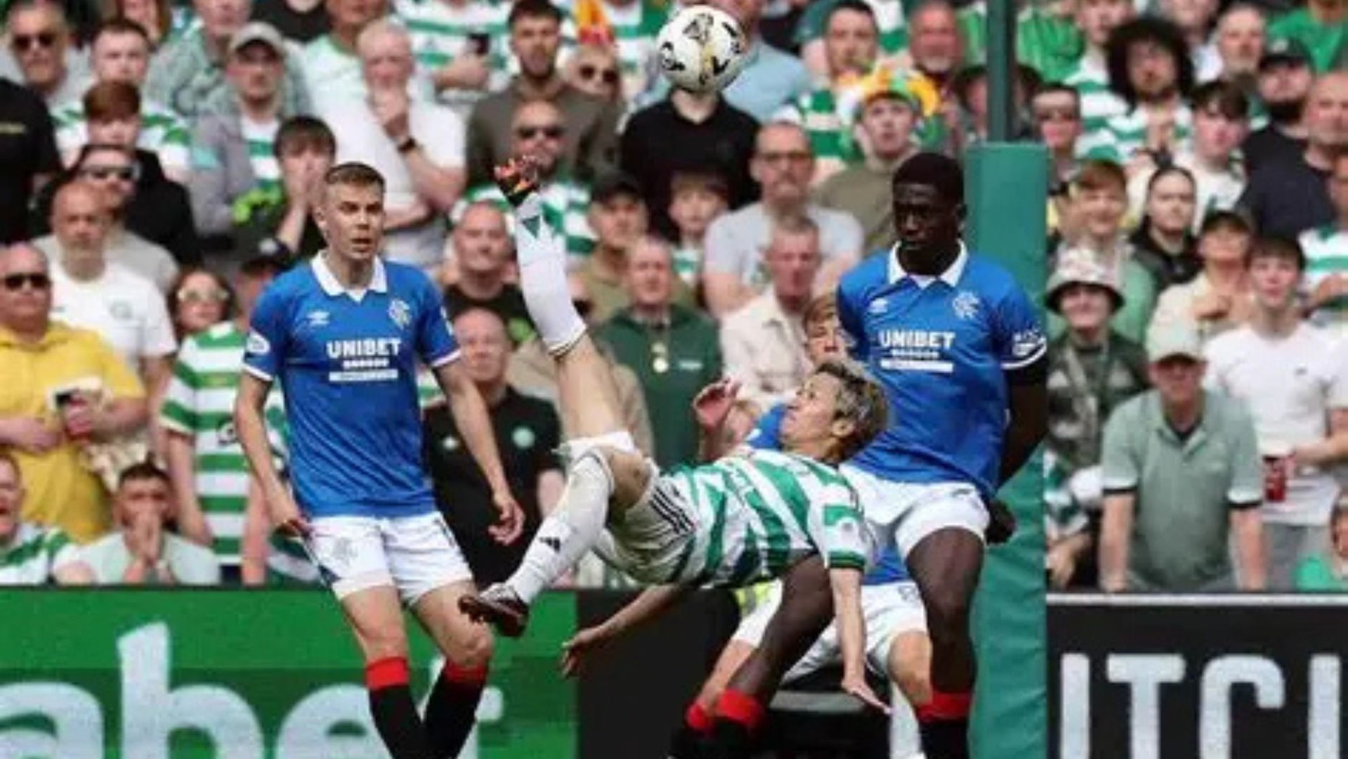 Maeda marcaba un golazo de chilena que suponía el 3-1 para el Celtic y remontaba a un Rangers que ya no puede optar al título. Con este triunfo el Celtic 'achucha' a un Hearts que apenas se queda un punto por delante tras no conseguir pasar del empate ayer ante el Motherwell.