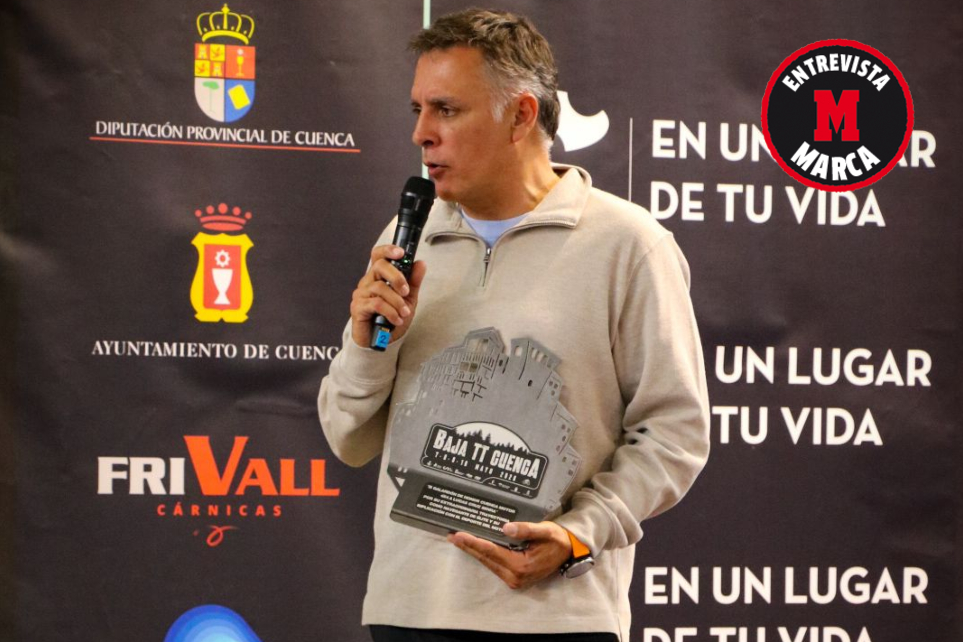 Lucas Cruz, tras recibir el galardón en Cuenca.