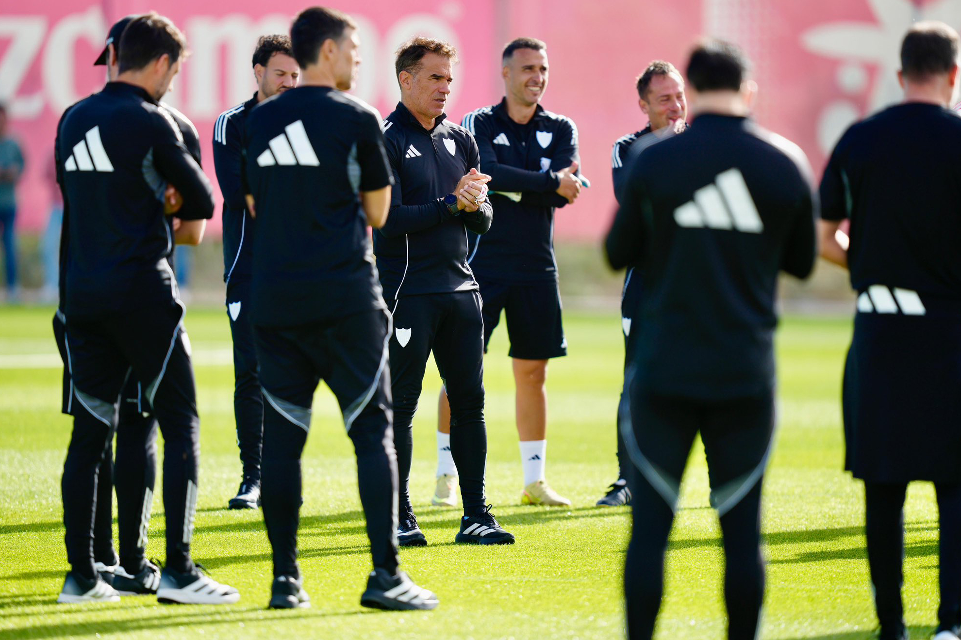 García Plaza y su 'staff' en la ciudad deportiva antes de comenzar el entrenamiento.