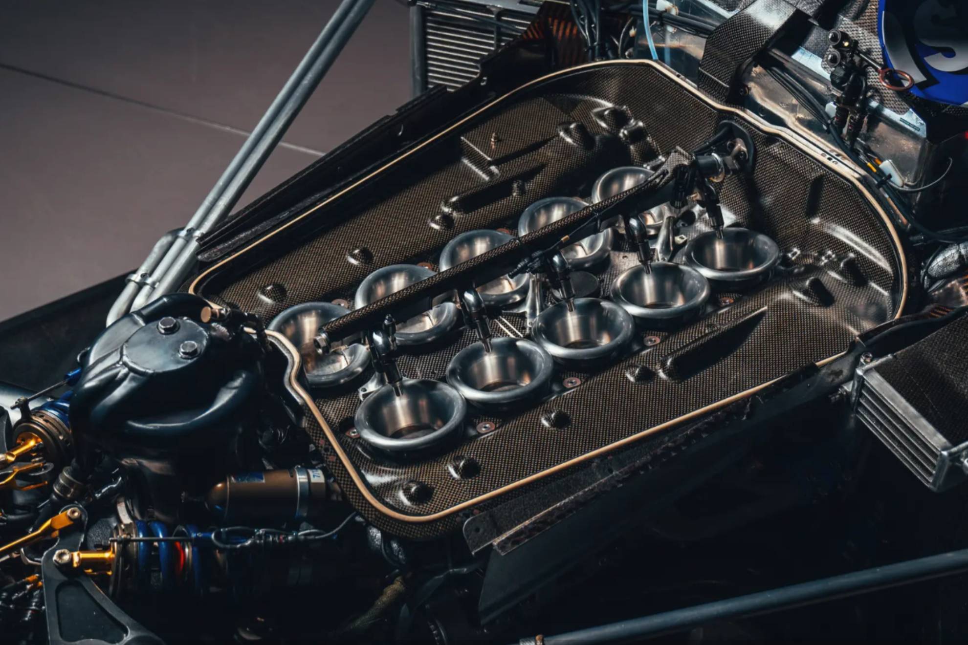 El motor es un V10.