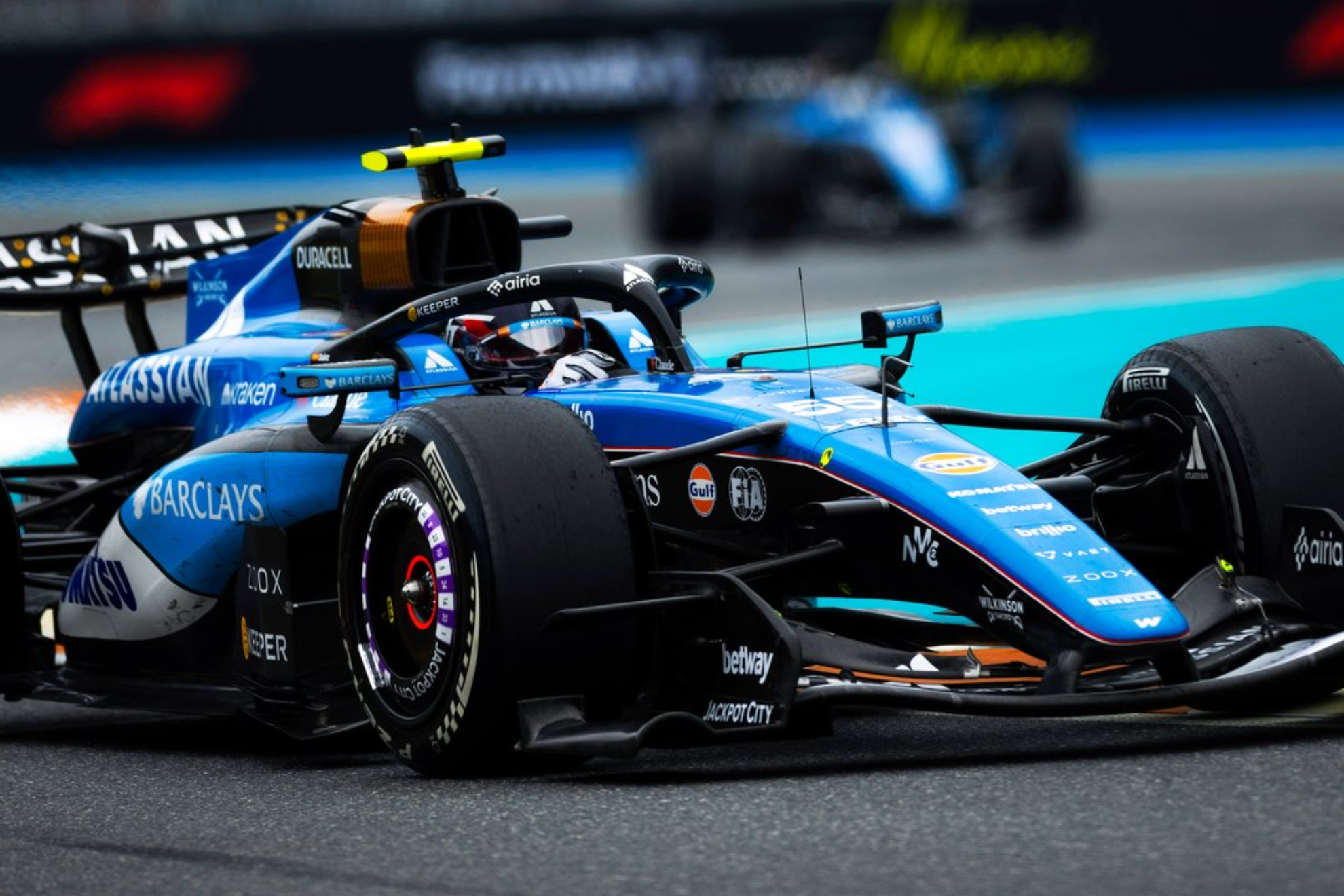 Carlos Sainz, a los mandos del FW48, en Miami.