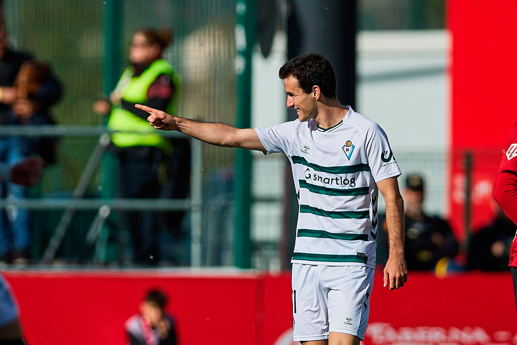 Magunazelaia, celebrando el gol al Mirandés.