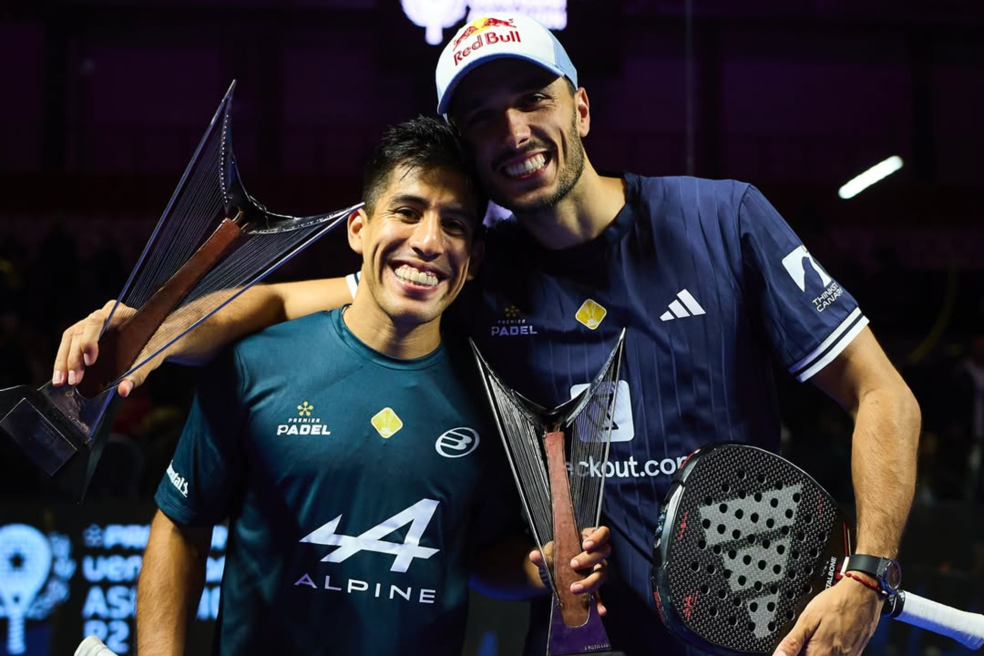 Ale Galán y Fede Chingotto celebrando el título en Asunción.