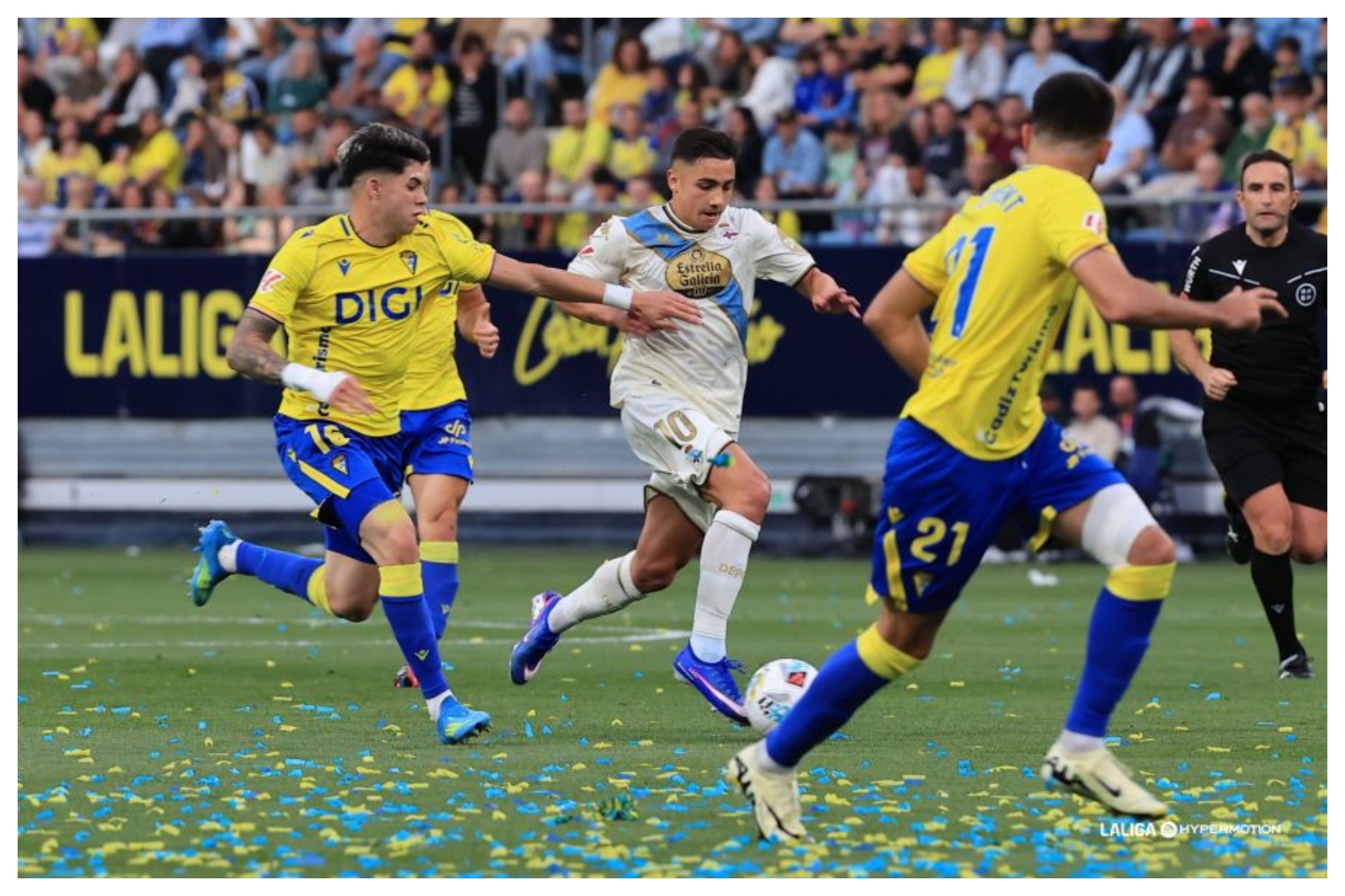Yeremay se va en velocidad de Antoñito Cordero en el partido en Cádiz