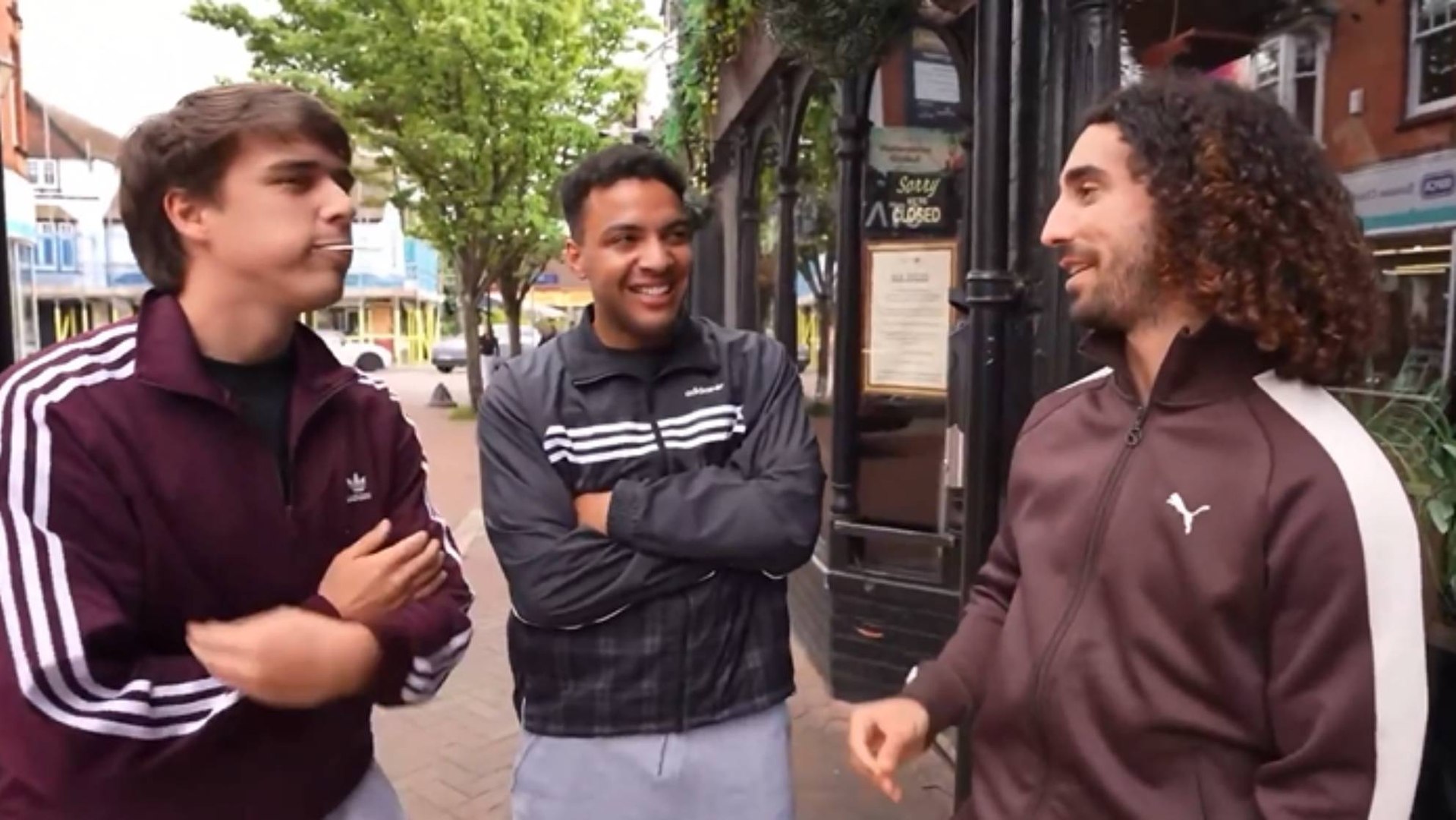 El lateral español confiesa junto a los youtubers e influencers Juan Beato y Herra el loco el precio por el que aceptaría cortarse la melena.