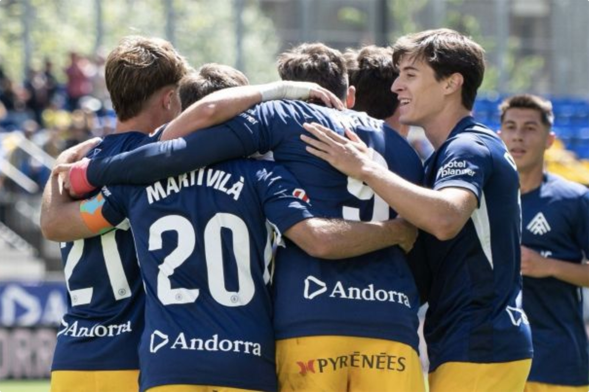 Los jugadores del Andorra celebran un gol.