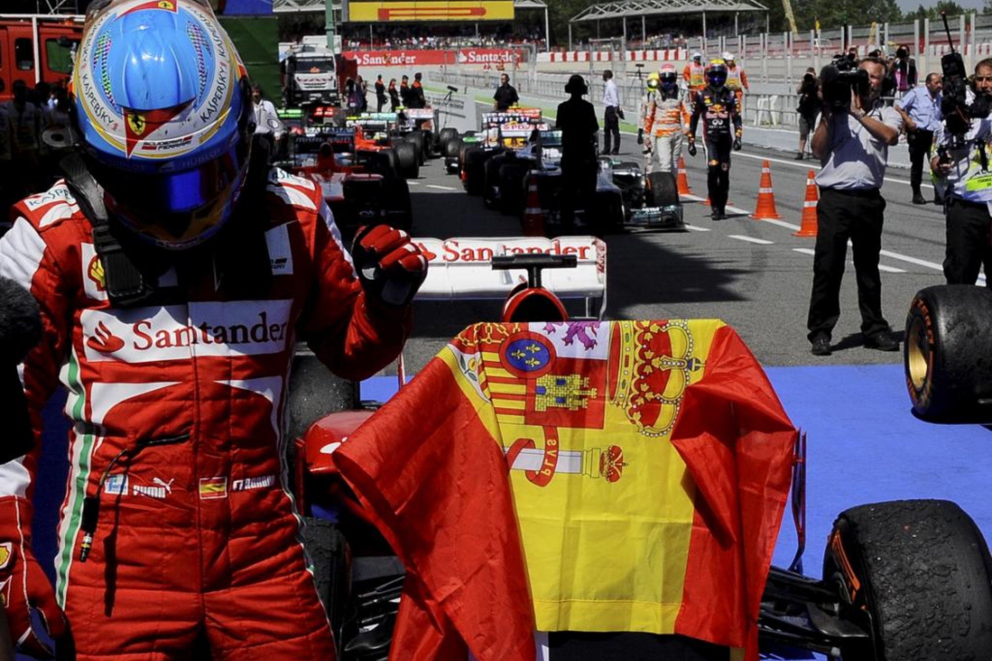 Alonso, al bajarse del Ferrari en aquel GP de España.