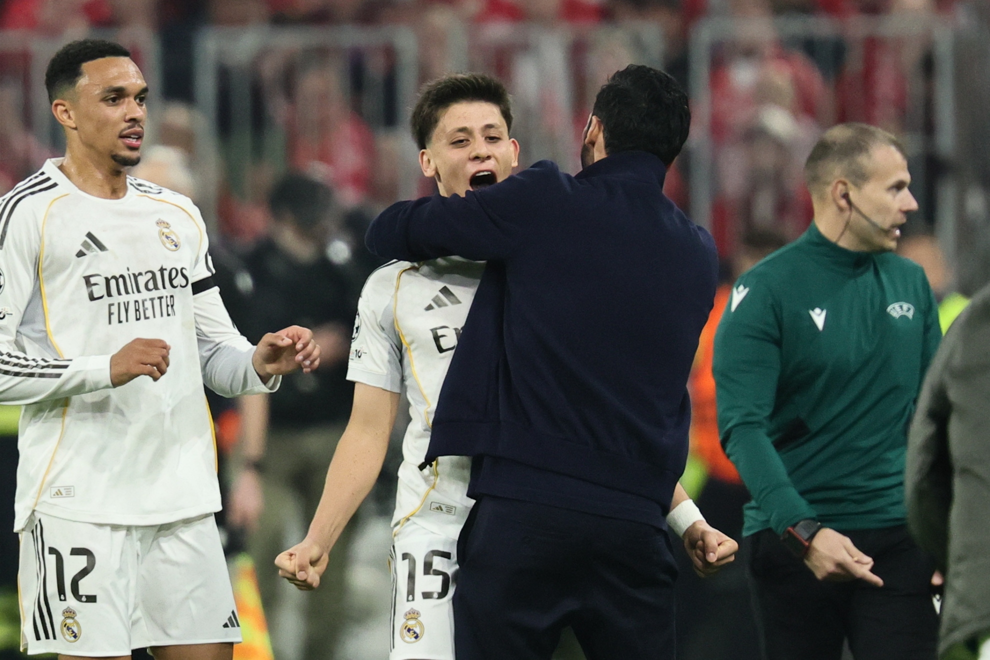 Una imagen de Guler con Arbeloa.