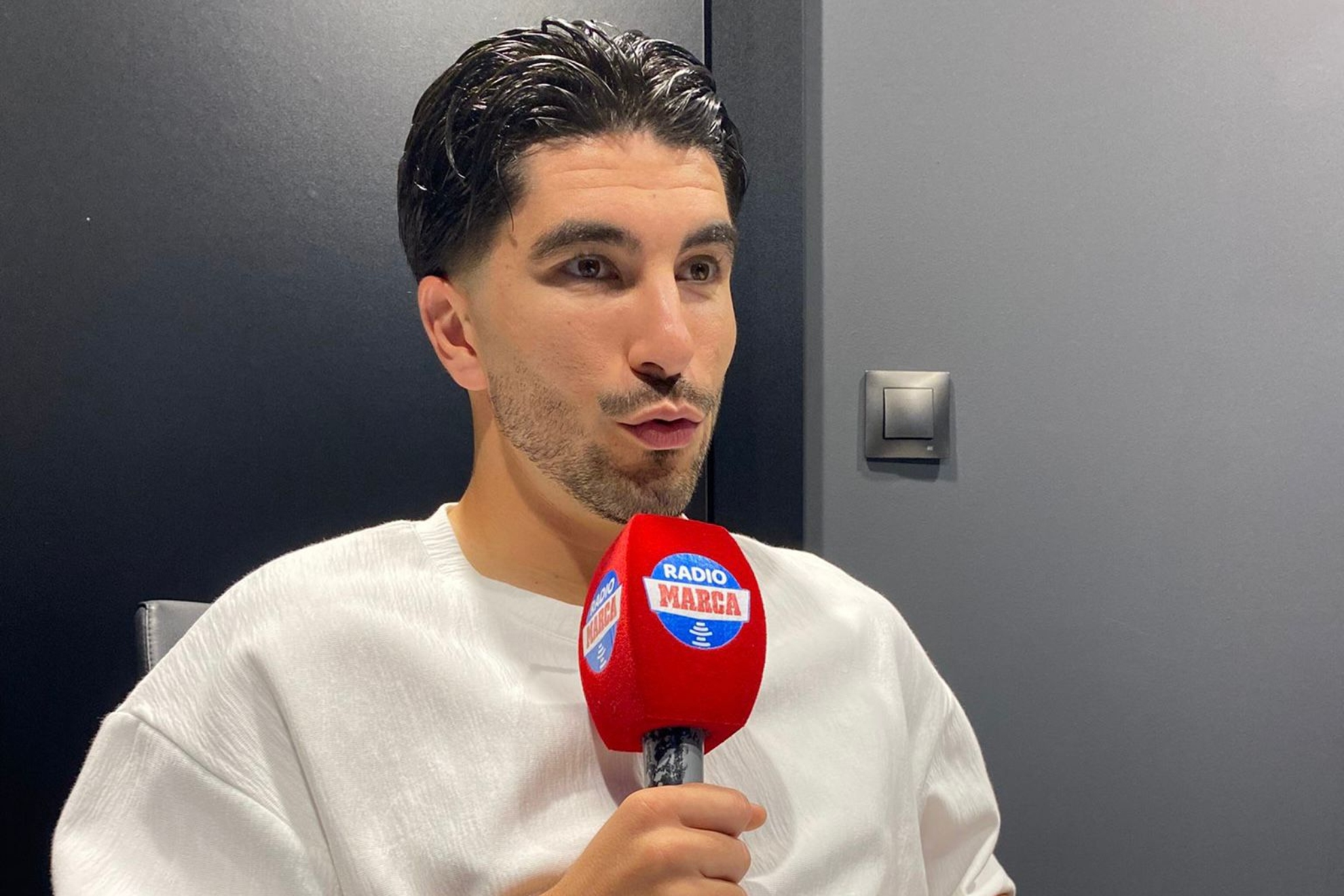 Carlos Soler, durante la entrevista con Radio MARCA Donostia.