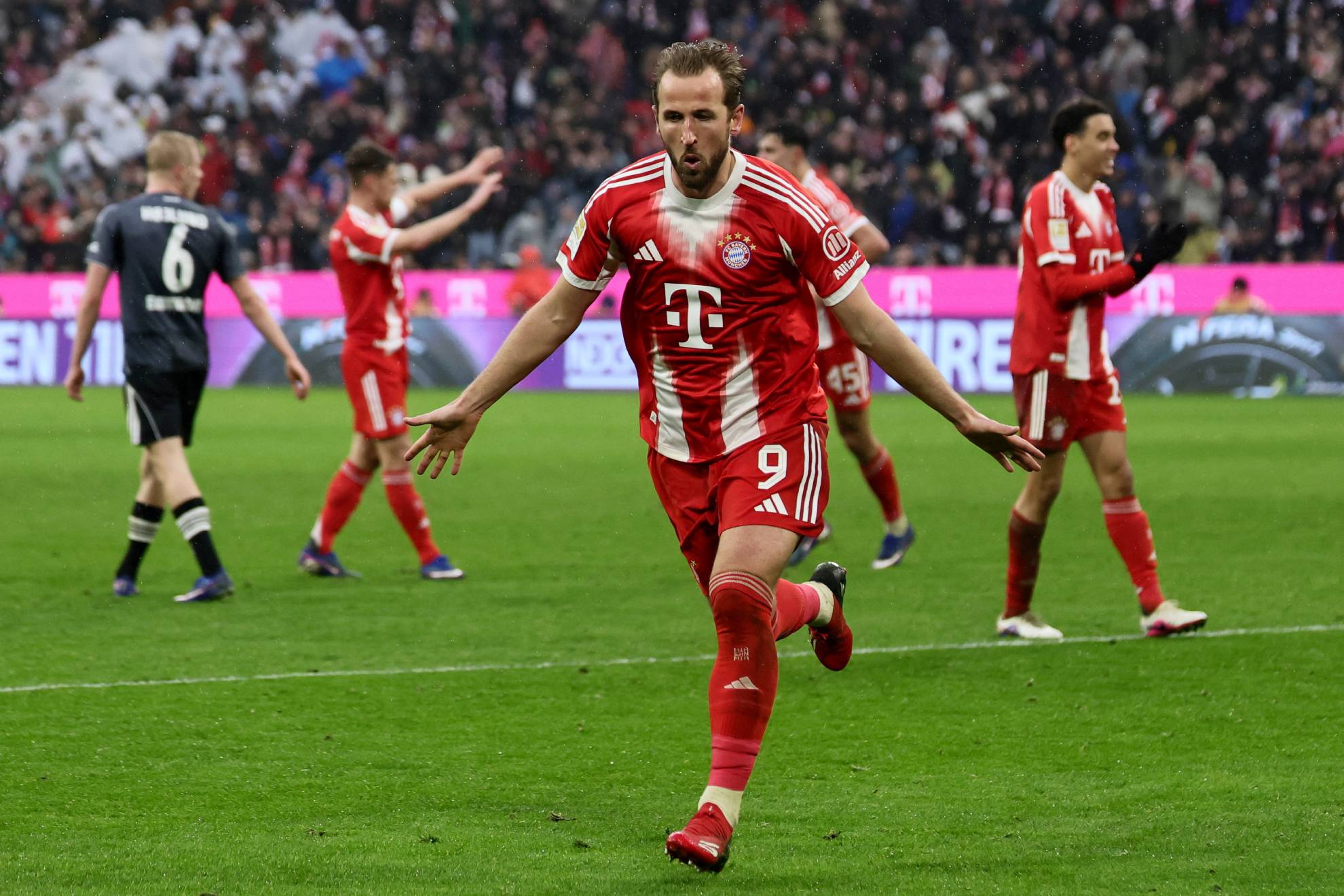 Harry Kane celebra el gol ante el Eintracht Frankfurt.