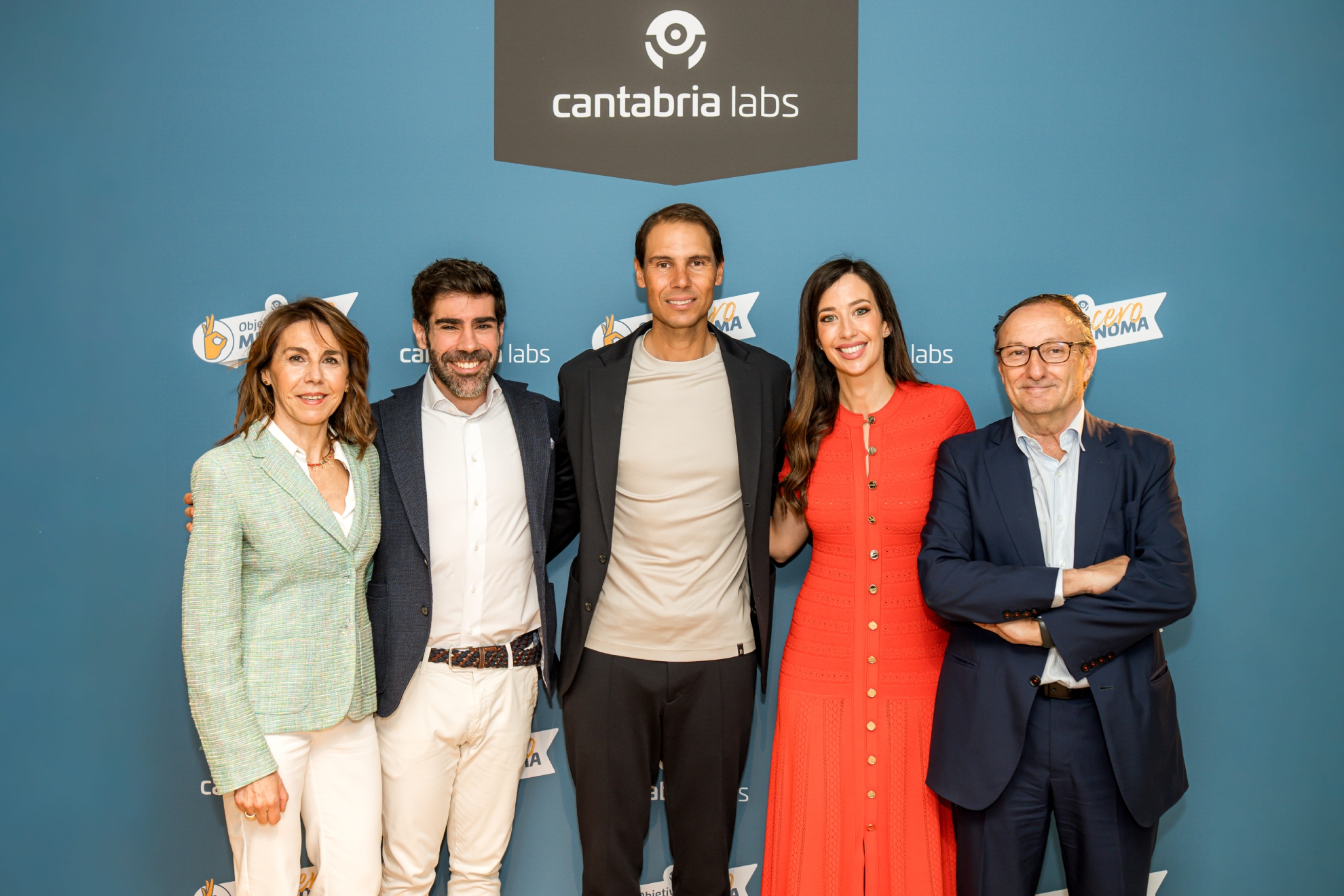 La doctora Lourdes Navarro, el doctor Juanjo Lencina, Rafa Nadal, la doctora Natalia Jiménez y Juan Matji, presidente de Cantabria Labs.