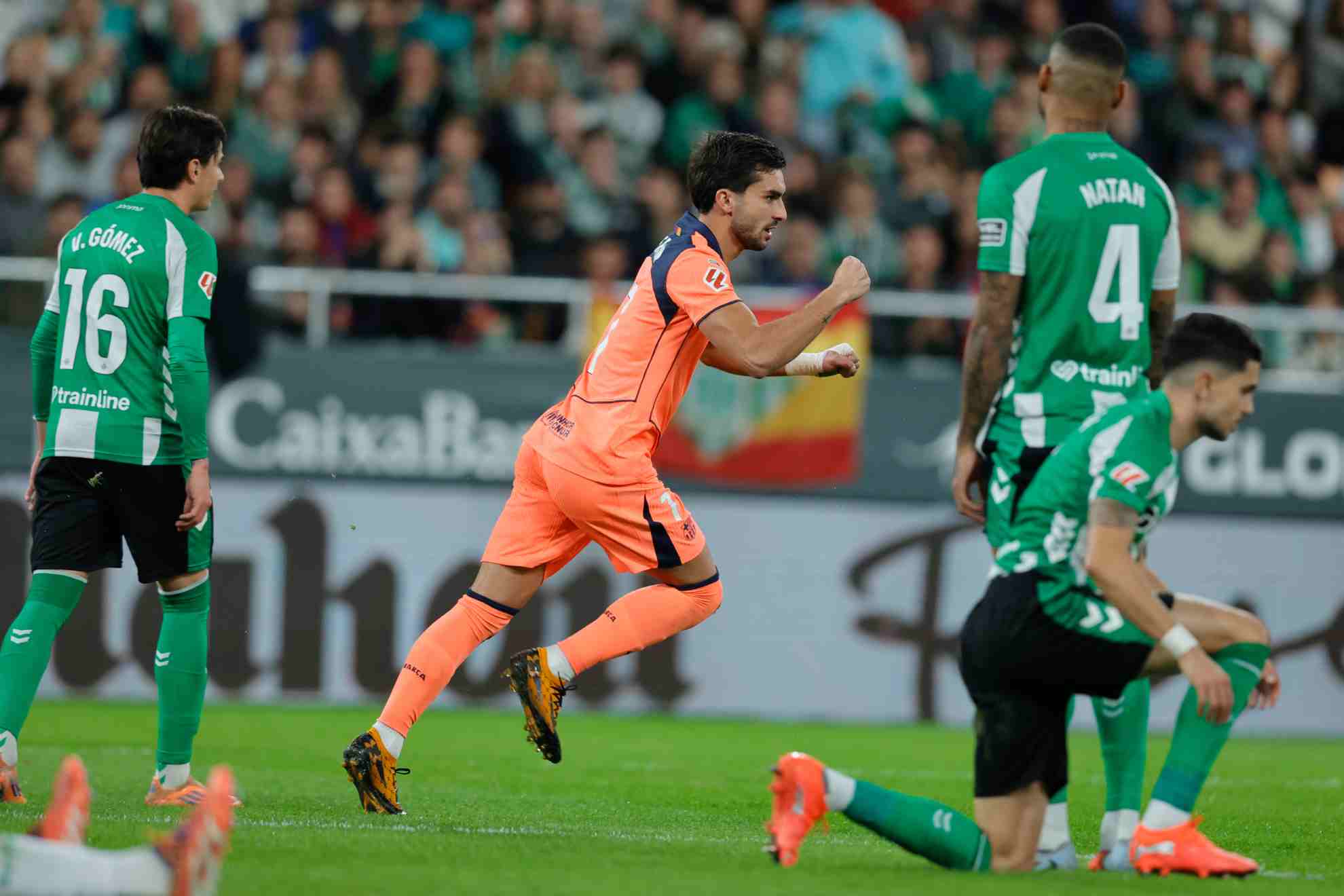 Hazte con una entrada para el duelo liguero entre FC Barcelona y Real Betis en el Camp Nou