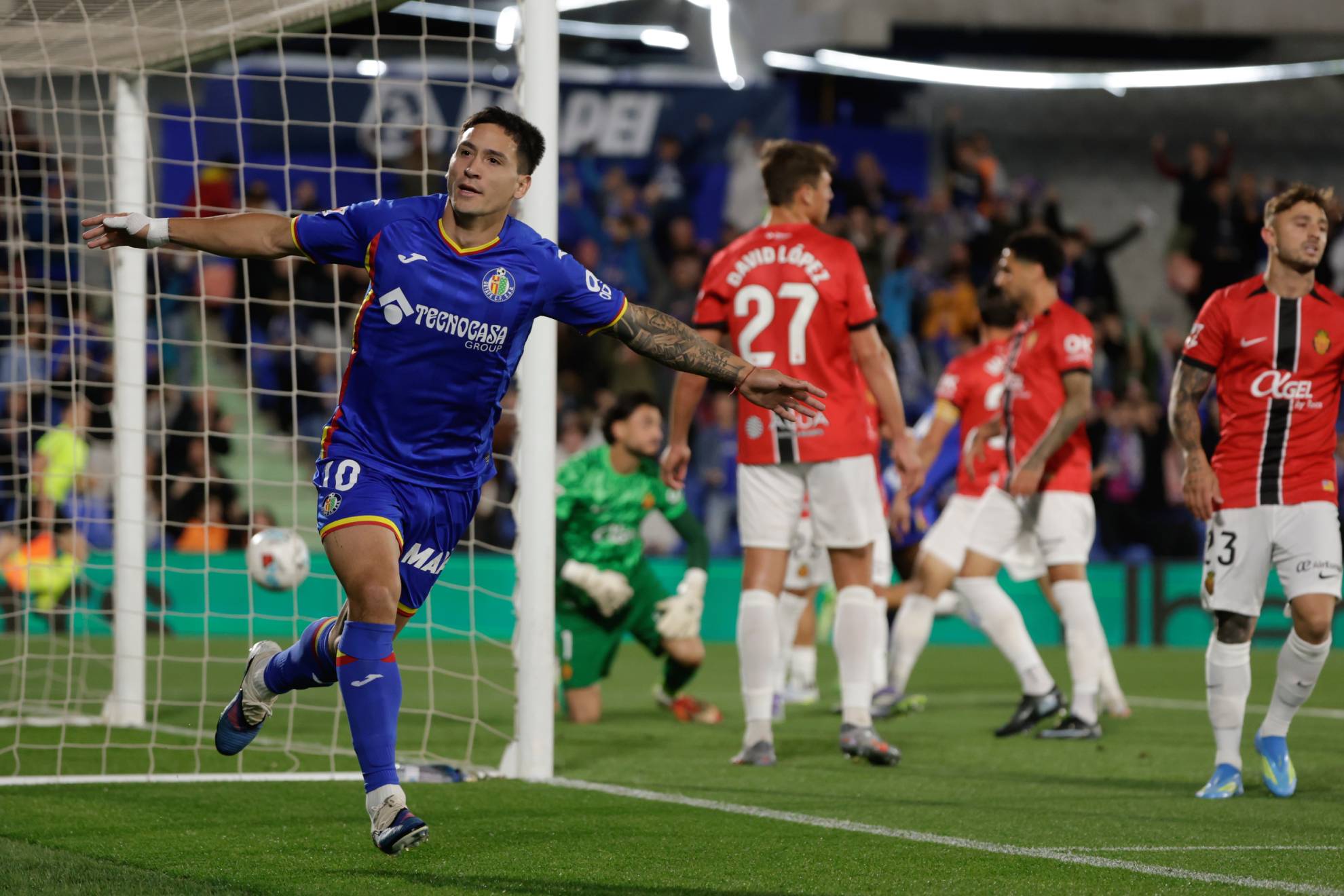 Martín Satriano celebra el primer gol del equipo ante el Mallorca.
