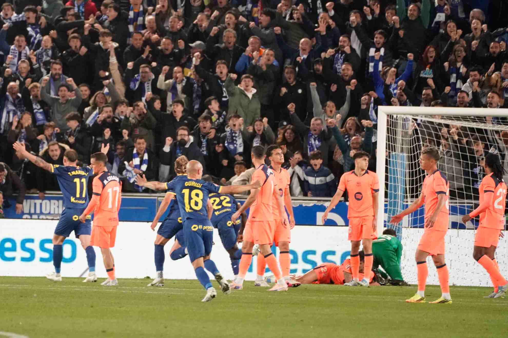 El Alavés celebra su gol contra el Barça