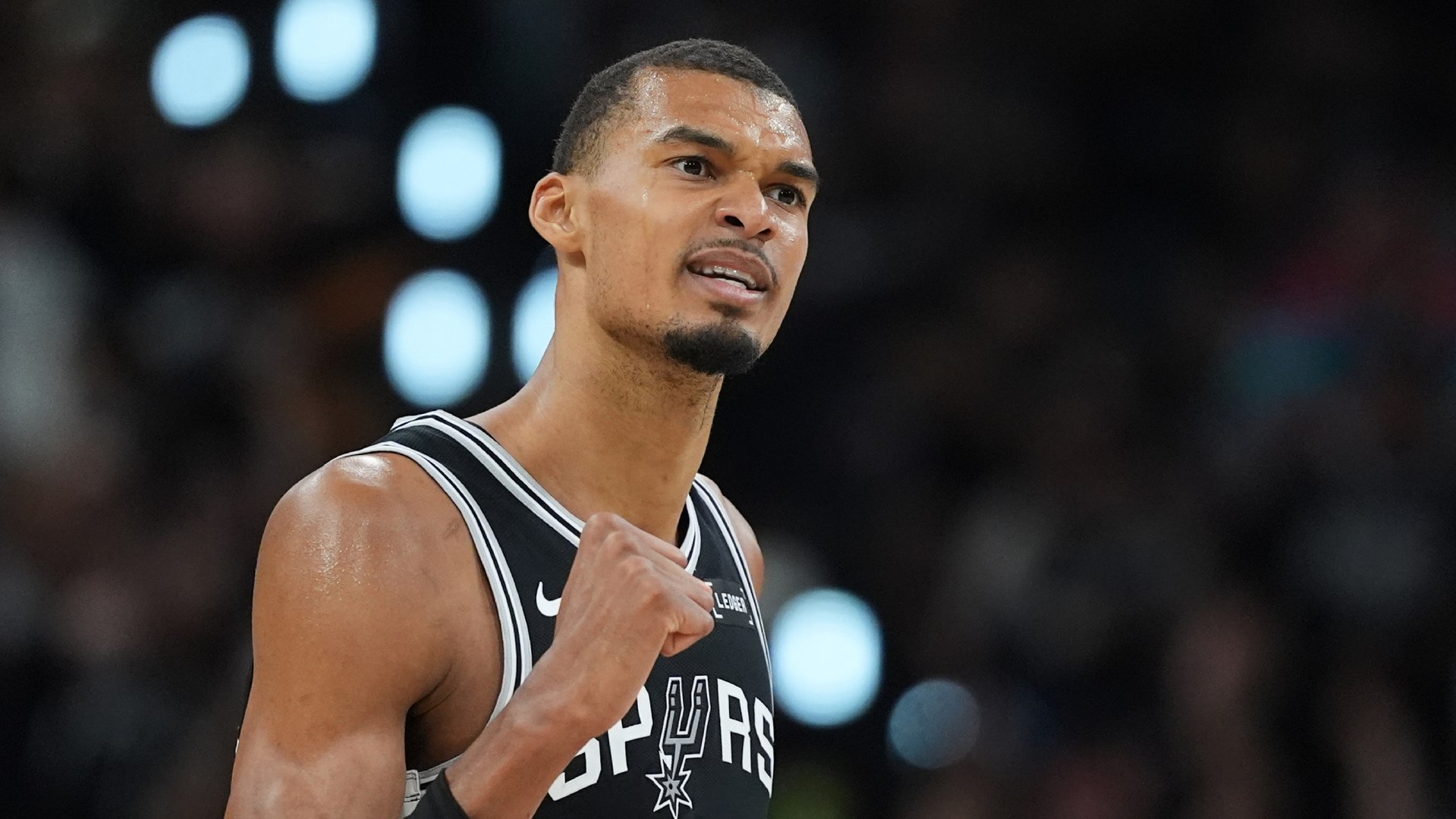Wembanyama venga su expulsión y devuelve la ventaja a los Spurs