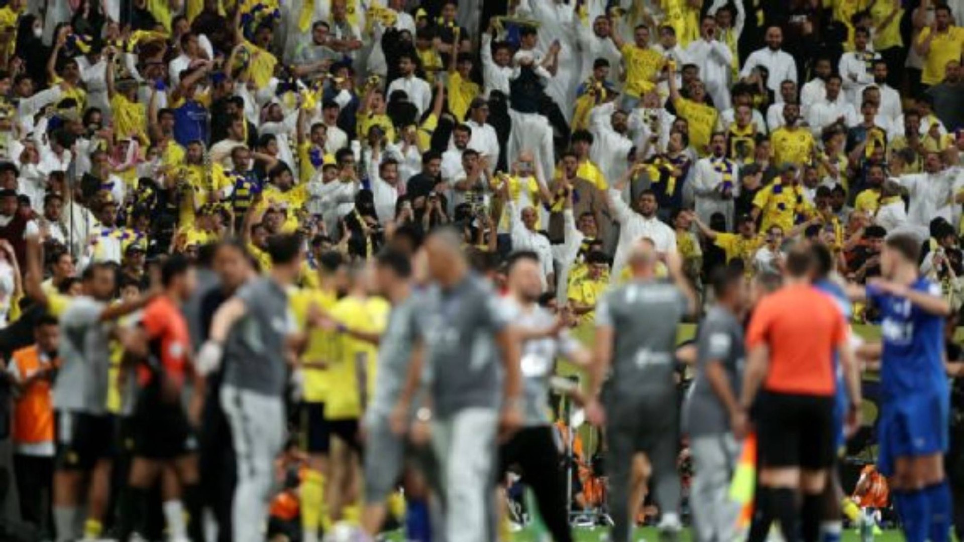 El equipo de Cristiano Ronaldo (Al-Nassr) ganaba y salía campeón de Arabia Saudita hasta que un gol en el último de Al-Hilal le dejó sin título, el nerviosismo se trasladó a las gradas en donde se produjo un violento enfrentamiento entre jeques e hinchas en el palco.