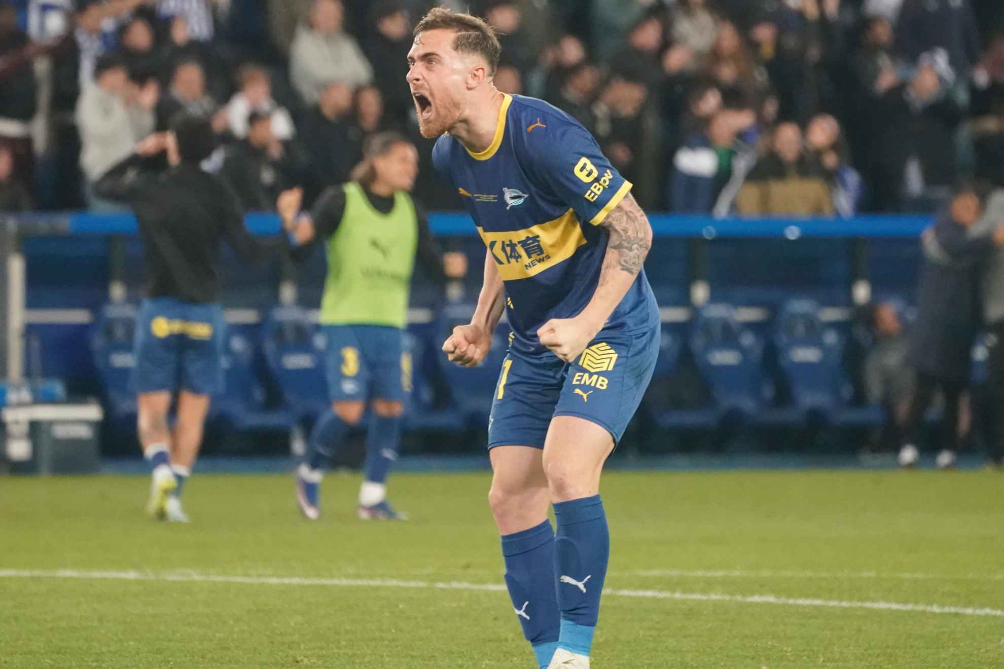 Toni Martínez celebra la victoria ante el Barça