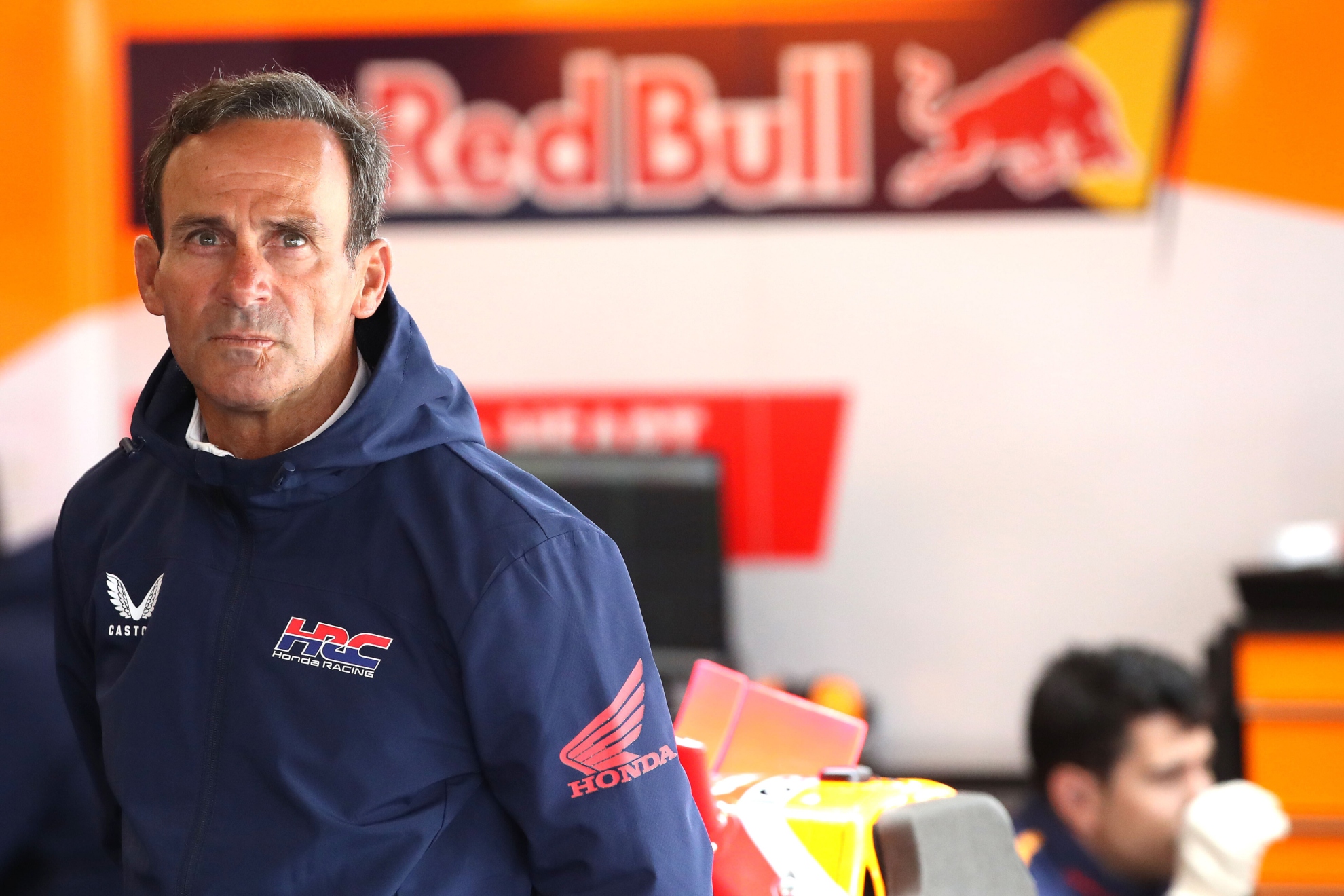 Alberto Puig, en el box de Honda.